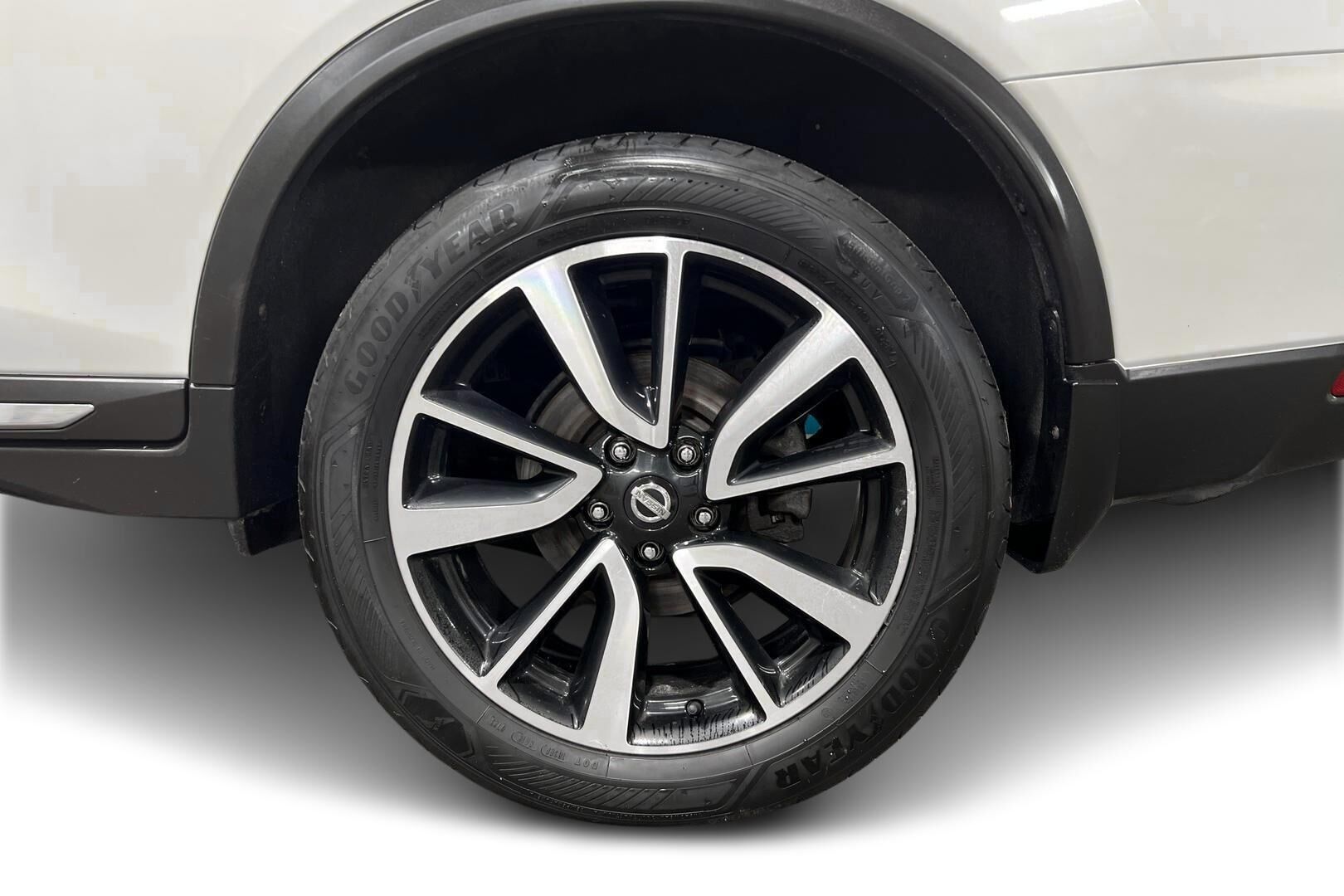 Nissan X-Trail iso kuva 10
