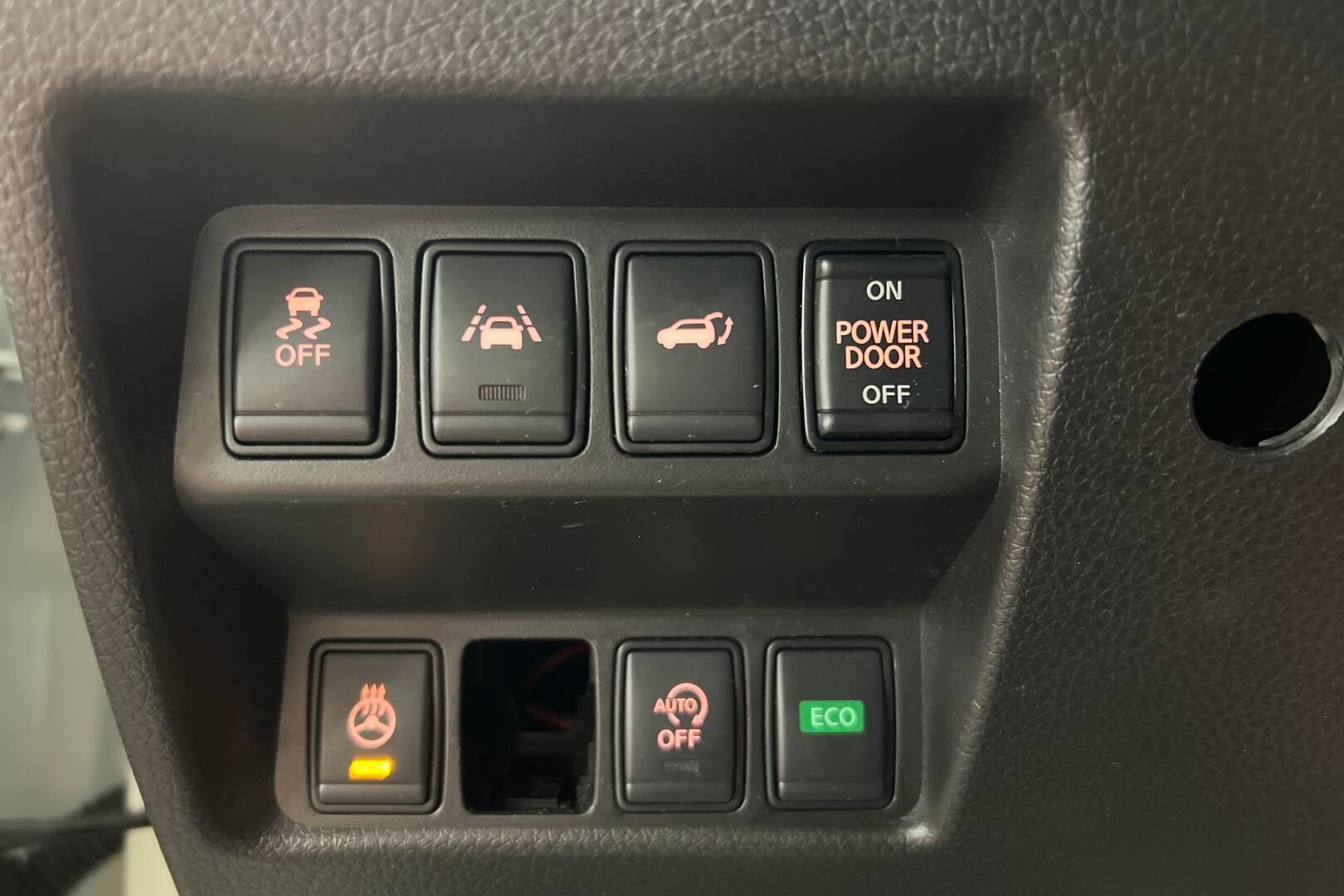 Nissan X-Trail iso kuva 14