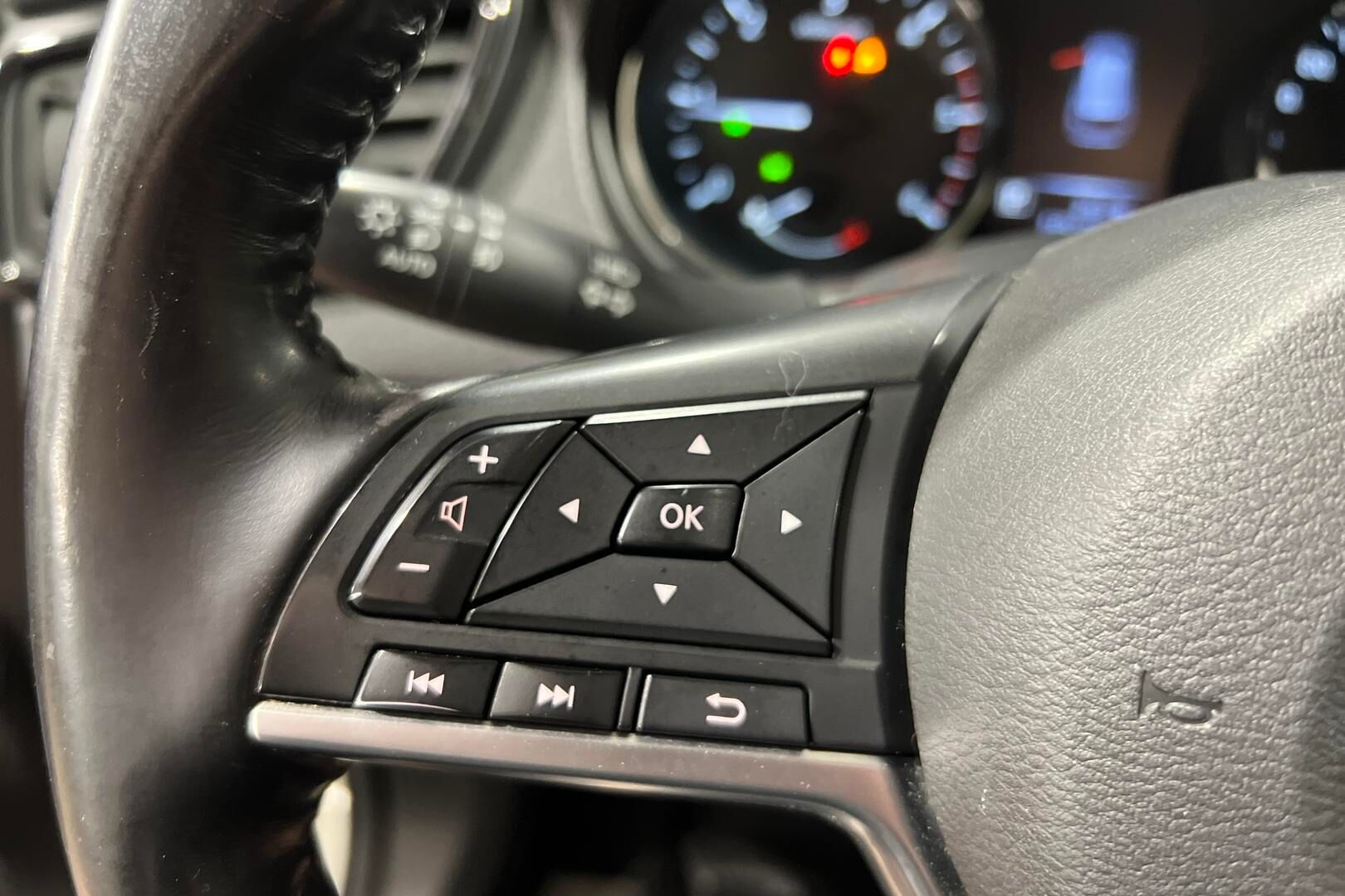 Nissan X-Trail iso kuva 25
