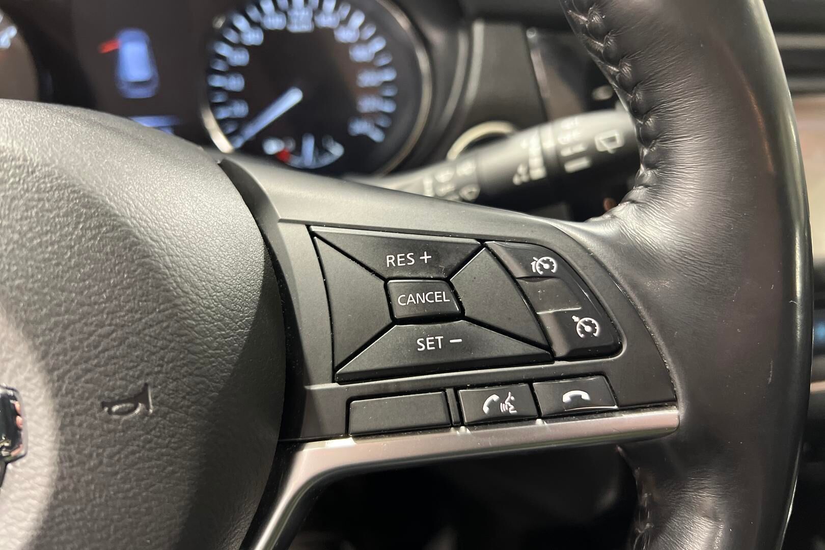 Nissan X-Trail iso kuva 16