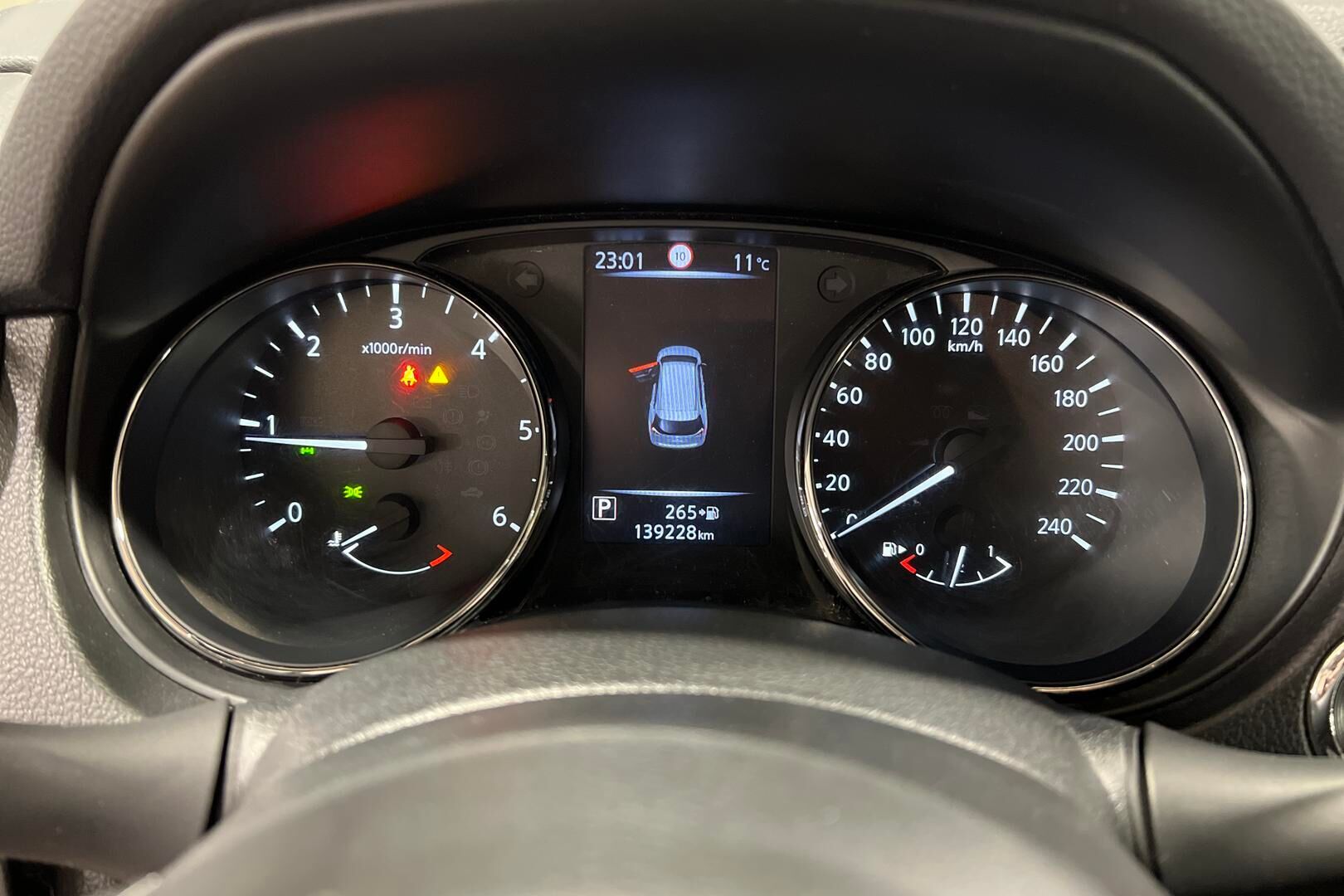 Nissan X-Trail iso kuva 17