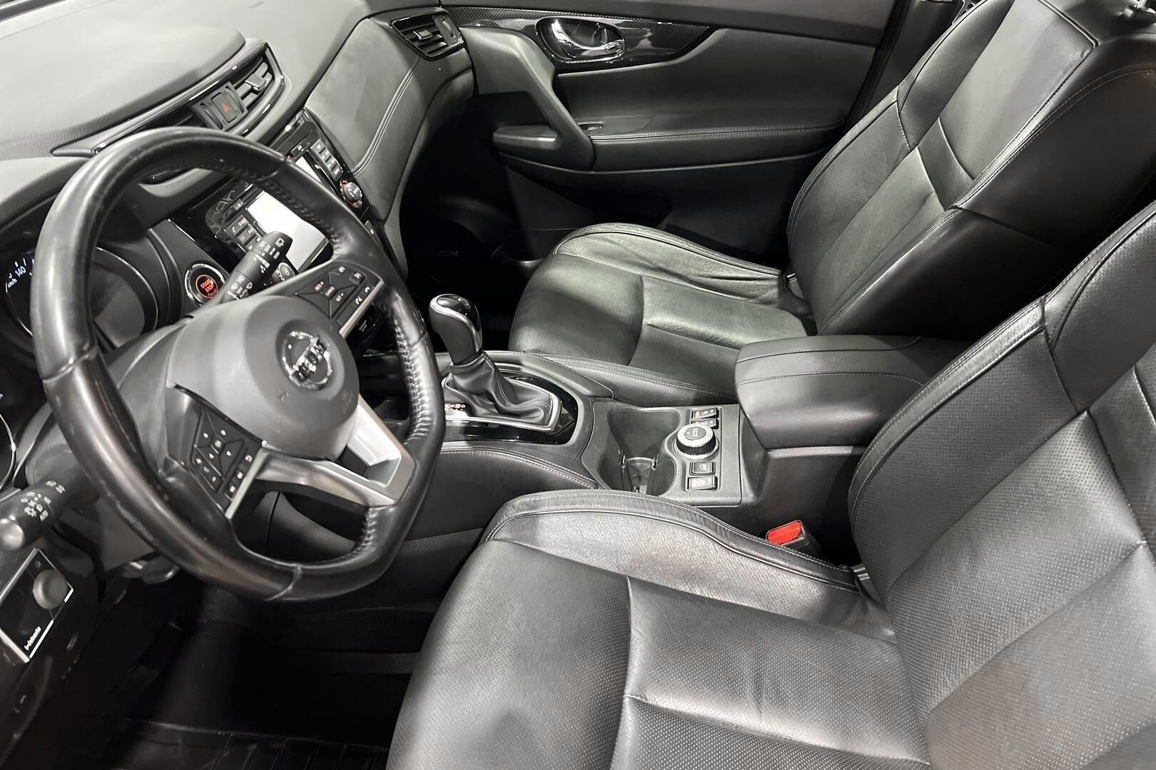 Nissan X-Trail iso kuva 7