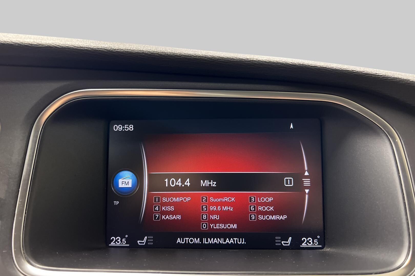 Volvo V40 iso kuva 13