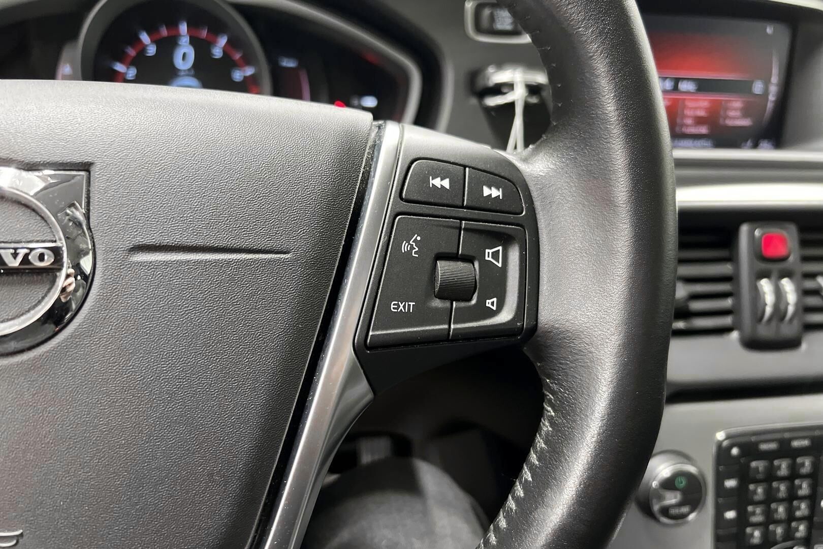 Volvo V40 iso kuva 14
