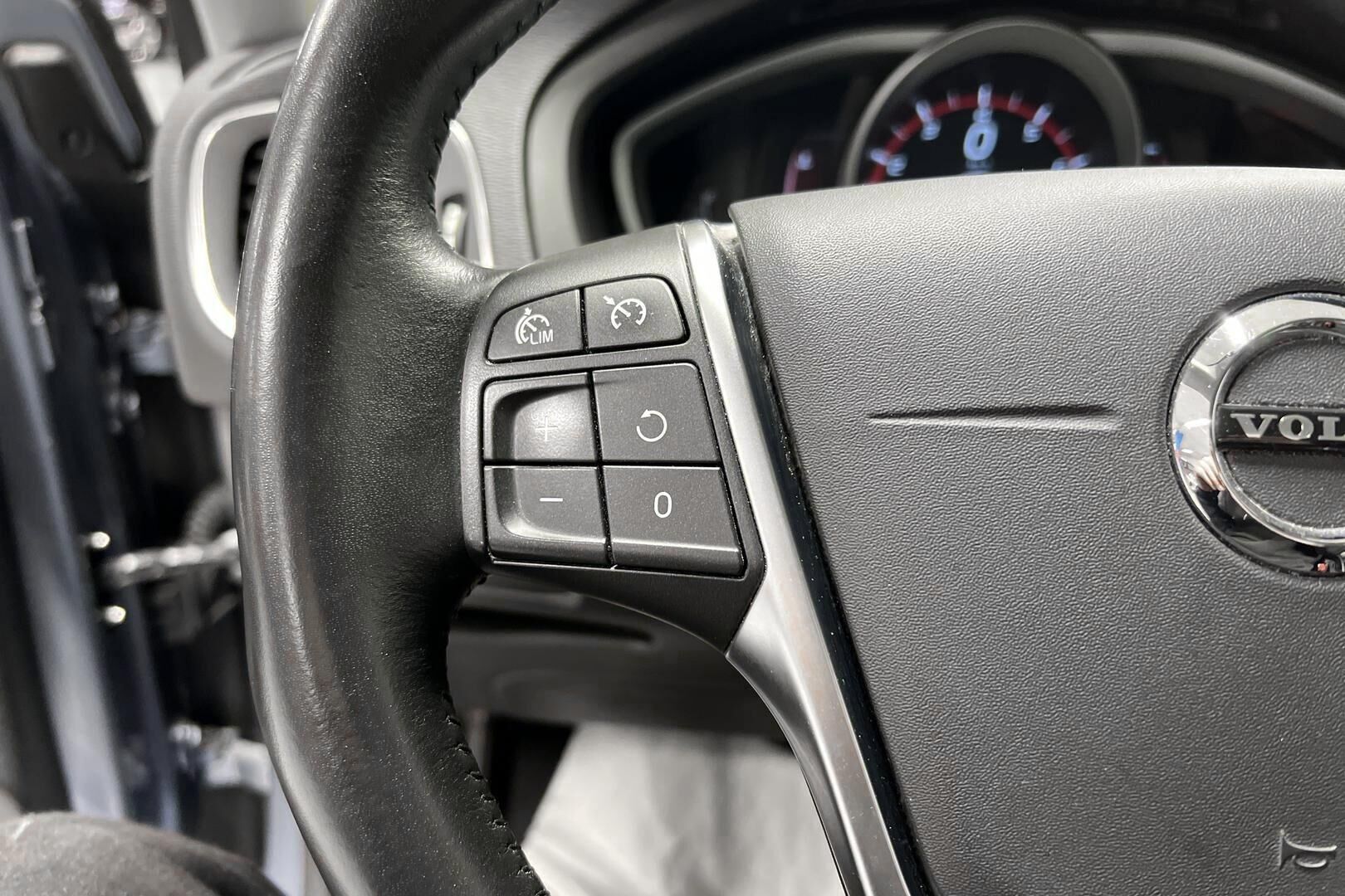 Volvo V40 iso kuva 15