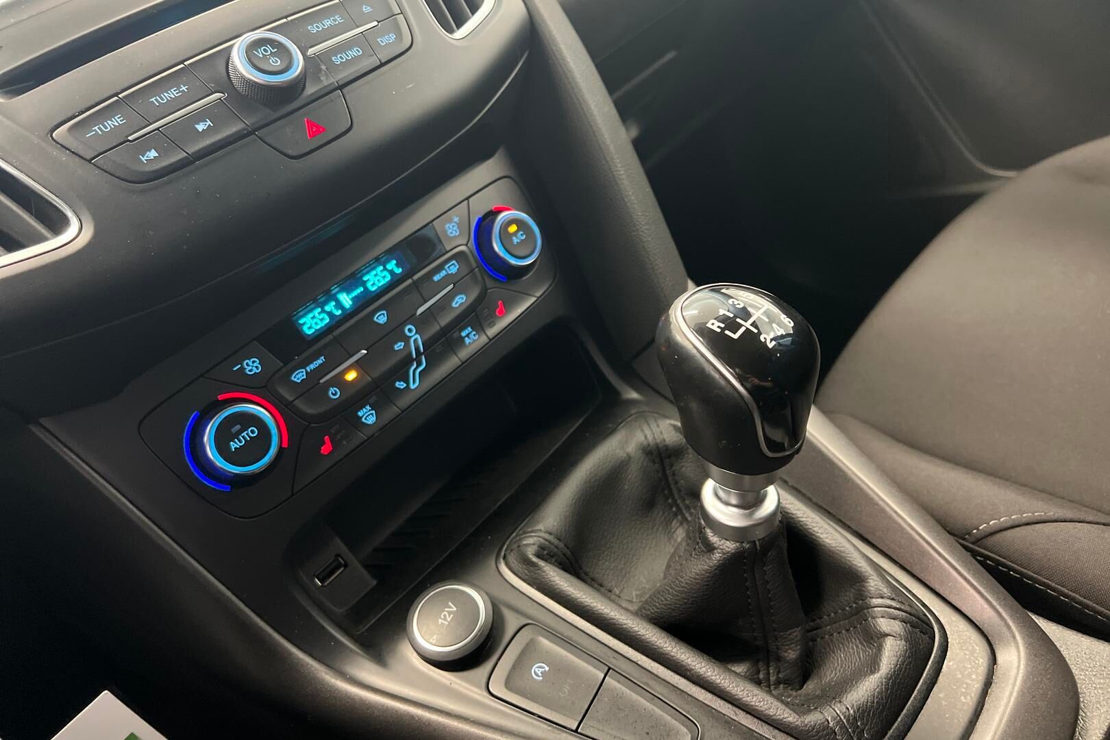 Ford Focus iso kuva 16