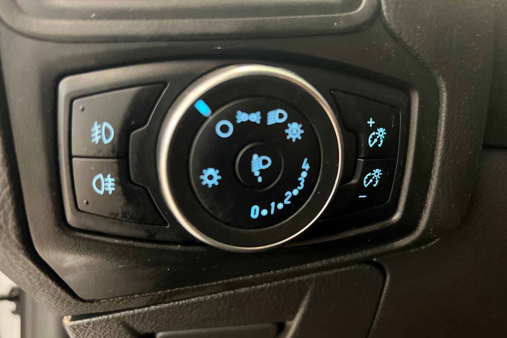 Ford Focus iso kuva 19