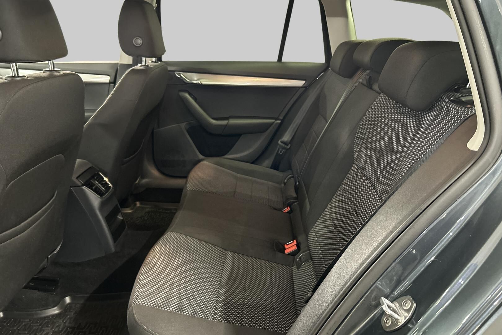 Skoda Octavia iso kuva 10