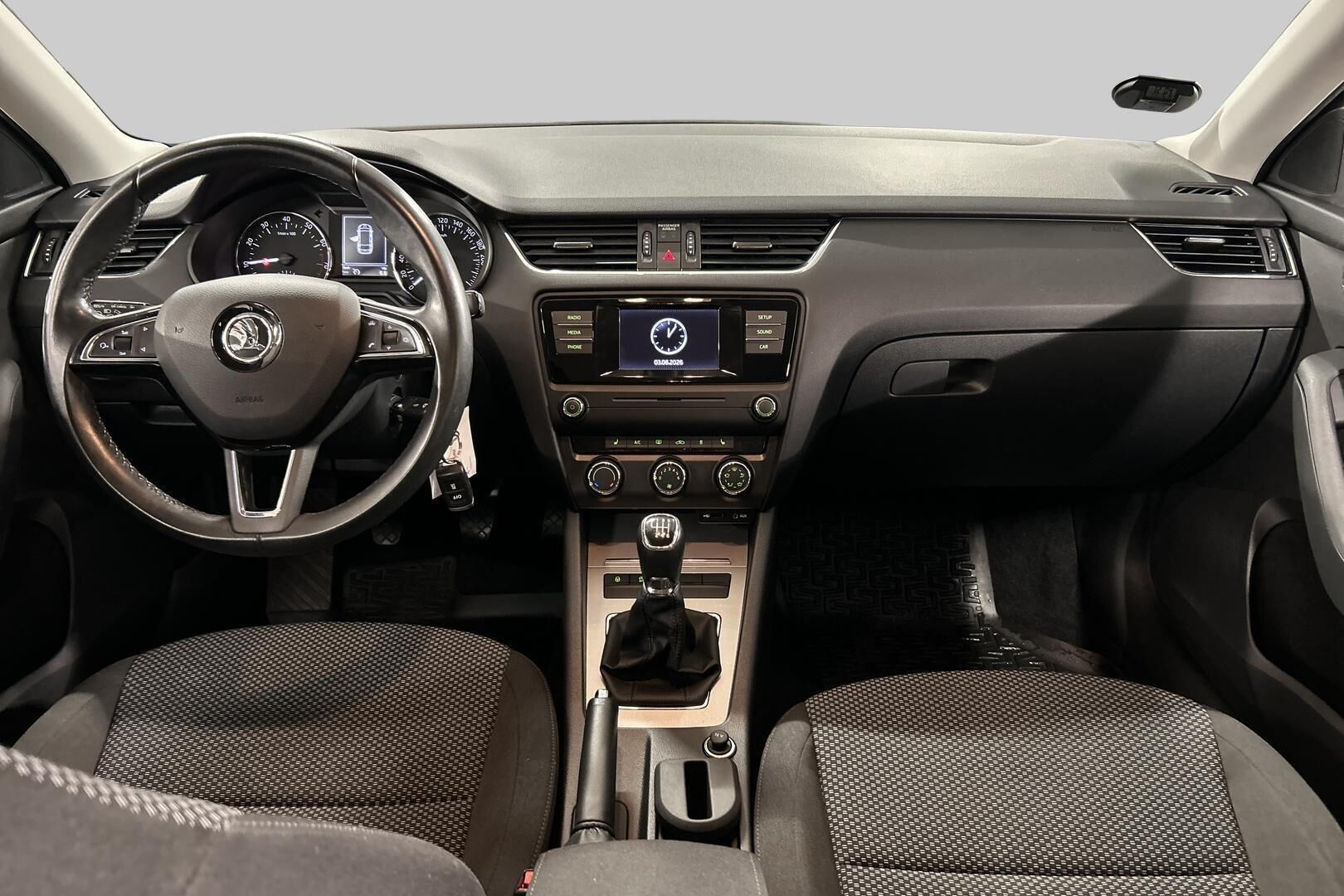 Skoda Octavia iso kuva 11