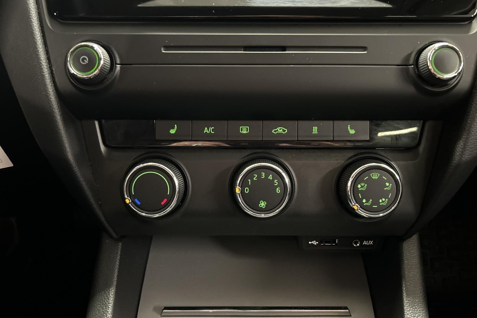 Skoda Octavia iso kuva 28