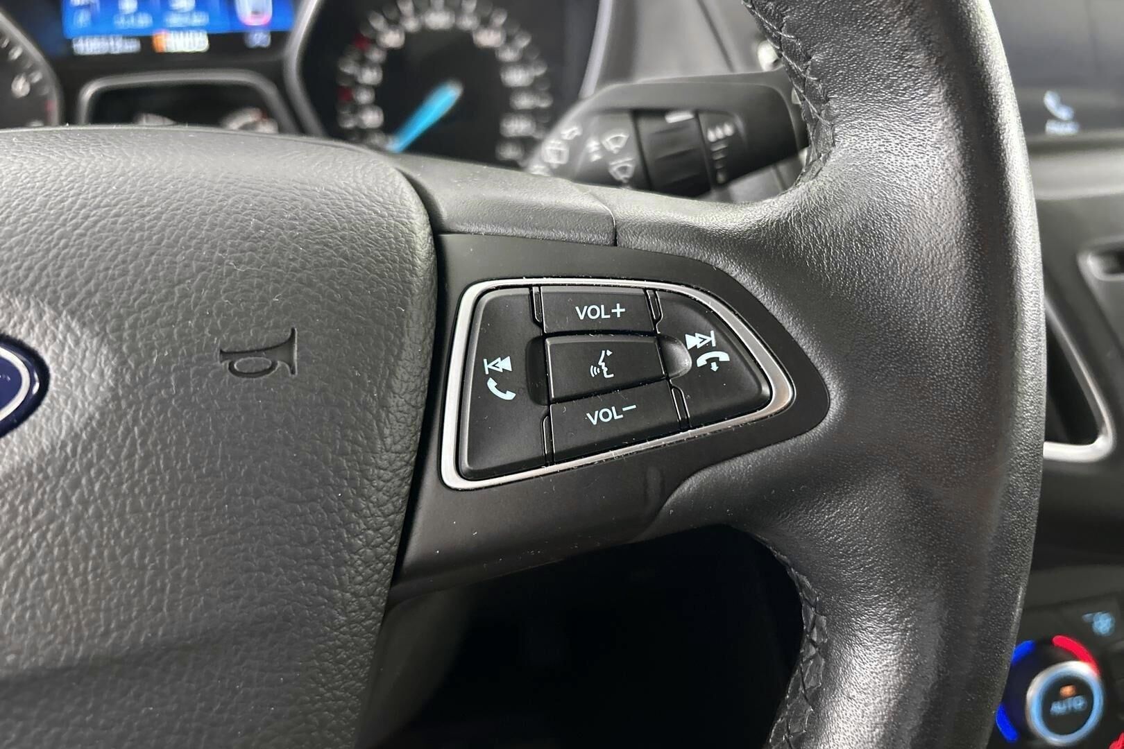 Ford Focus iso kuva 15