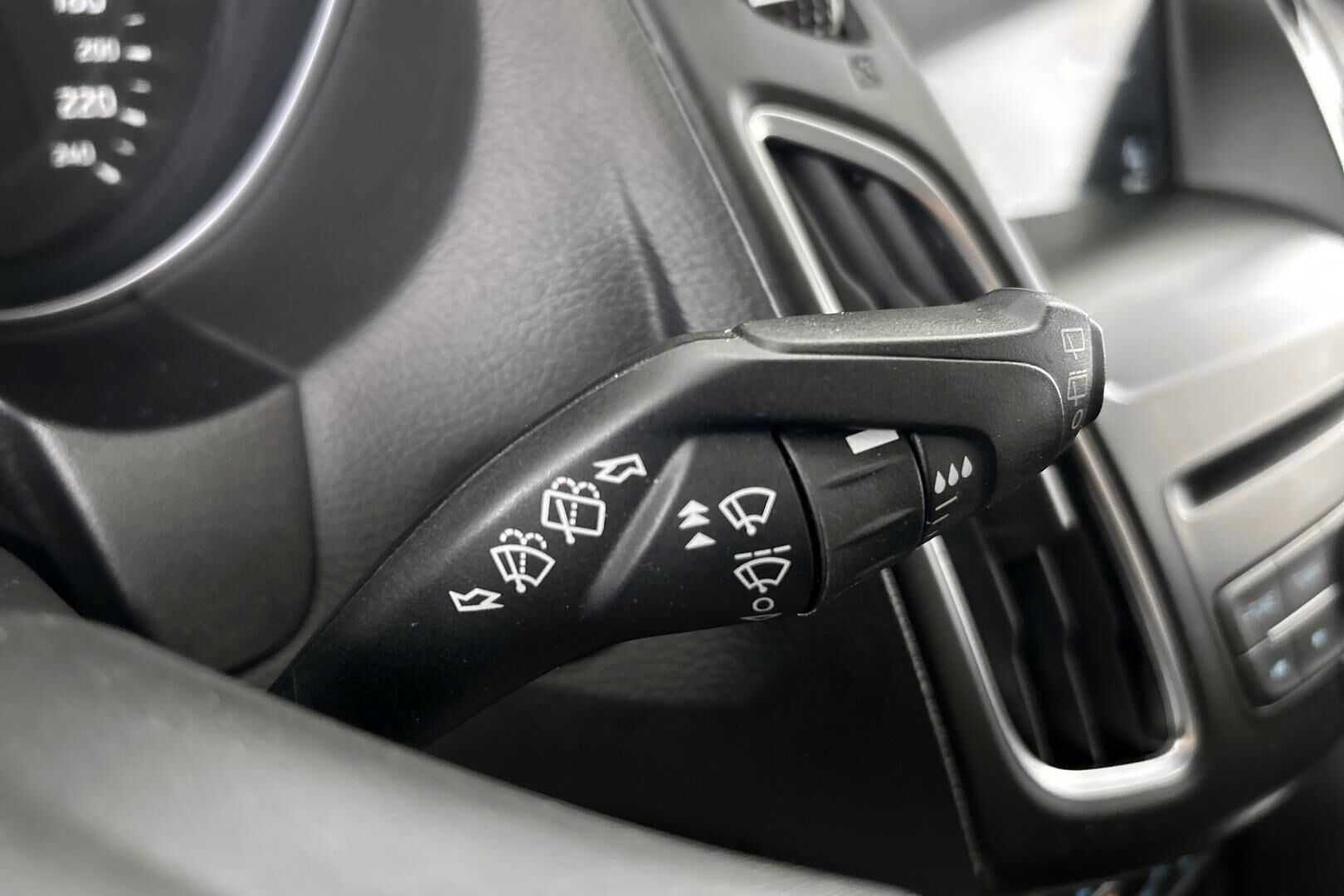 Ford Focus iso kuva 15