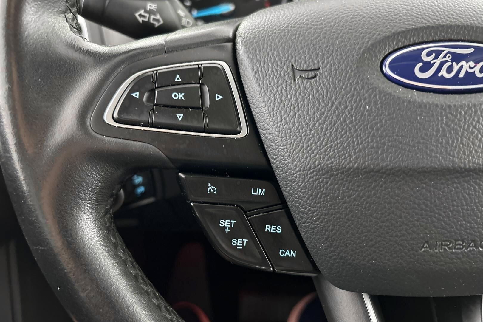 Ford Focus iso kuva 16