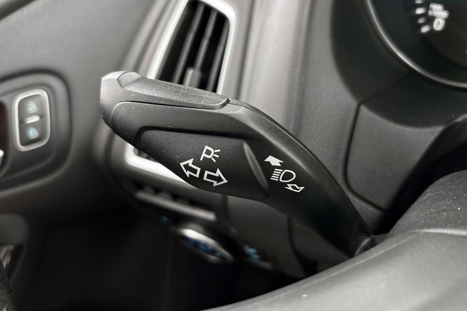 Ford Focus iso kuva 16