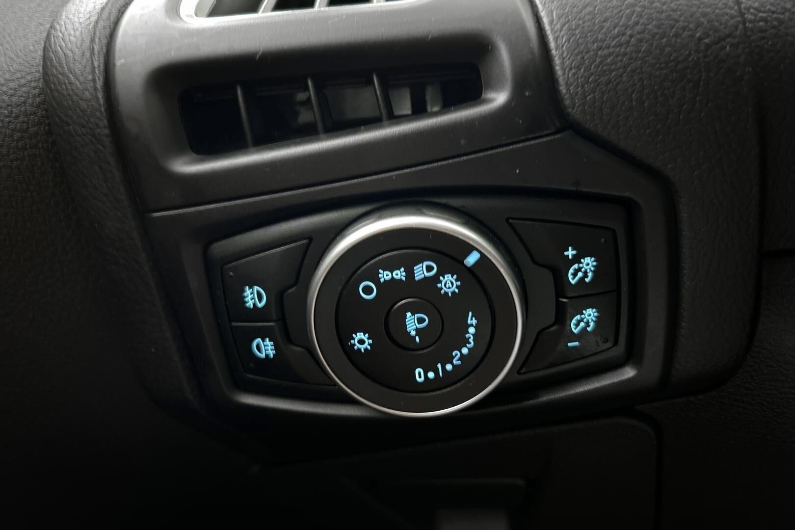 Ford Focus iso kuva 19