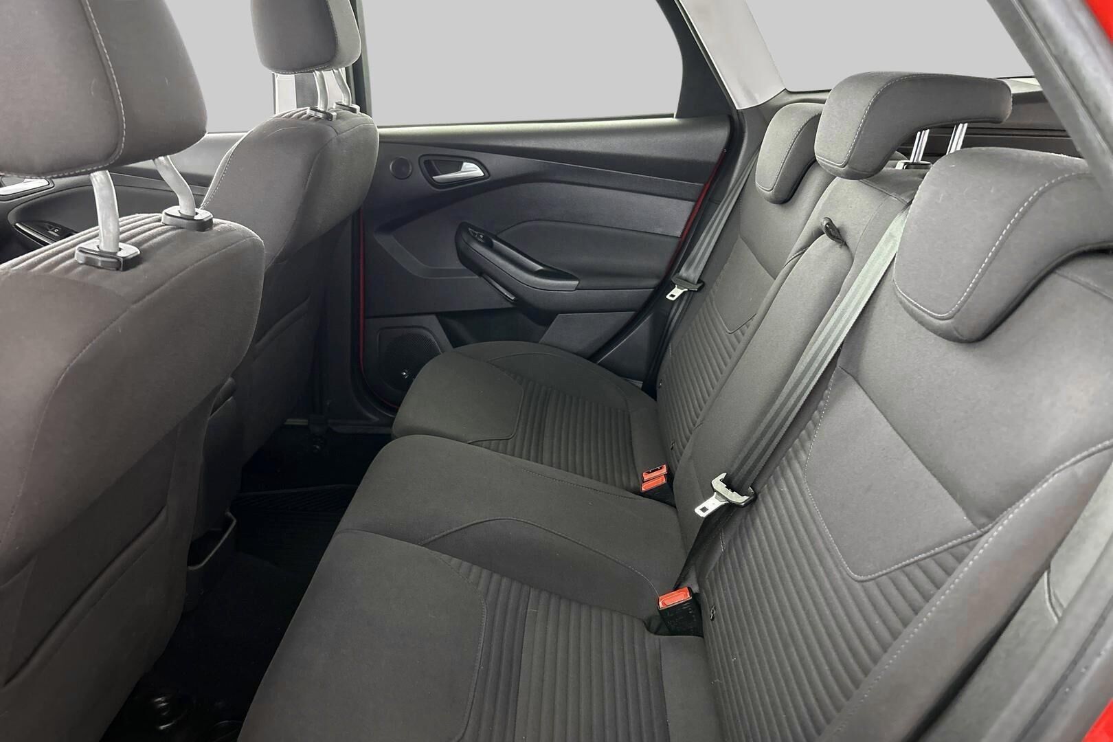 Ford Focus iso kuva 8