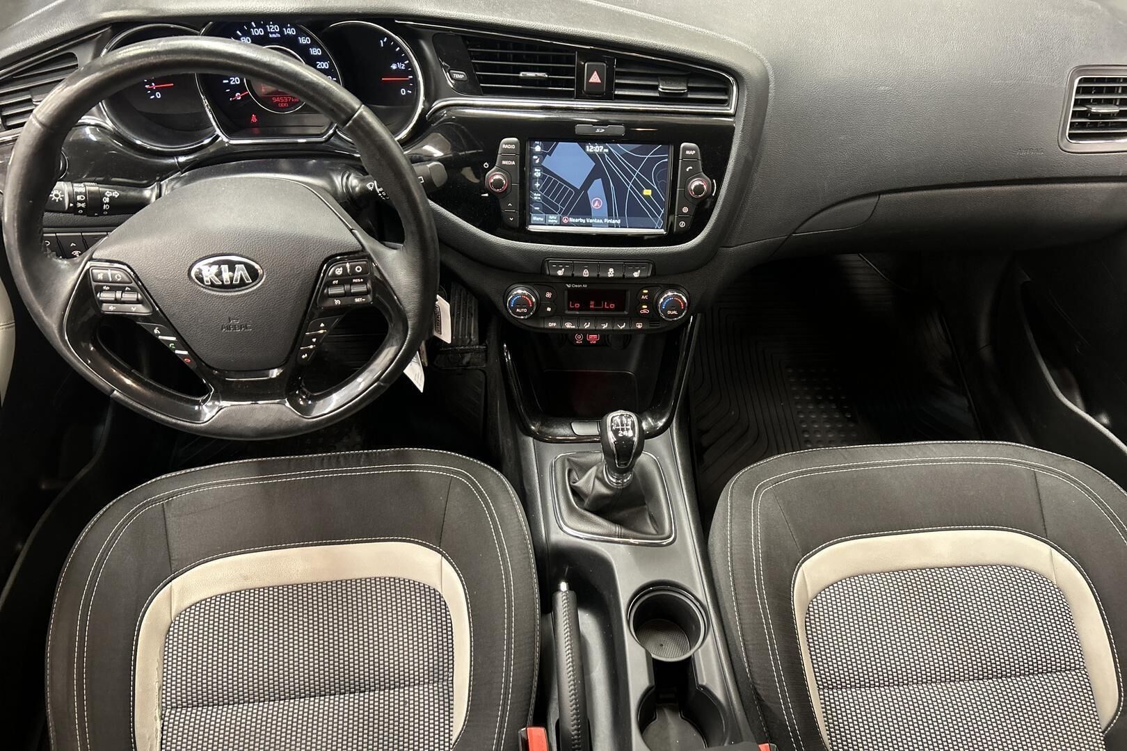 Kia cee'd iso kuva 11