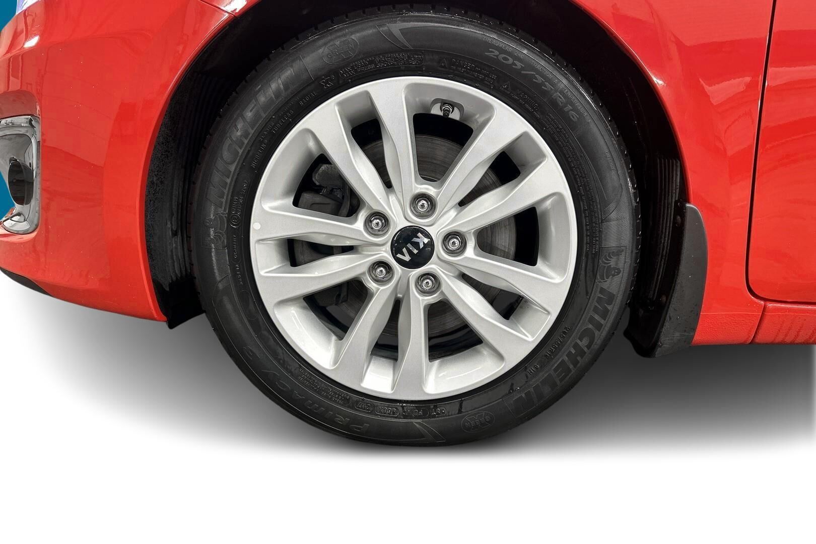 Kia cee'd iso kuva 13