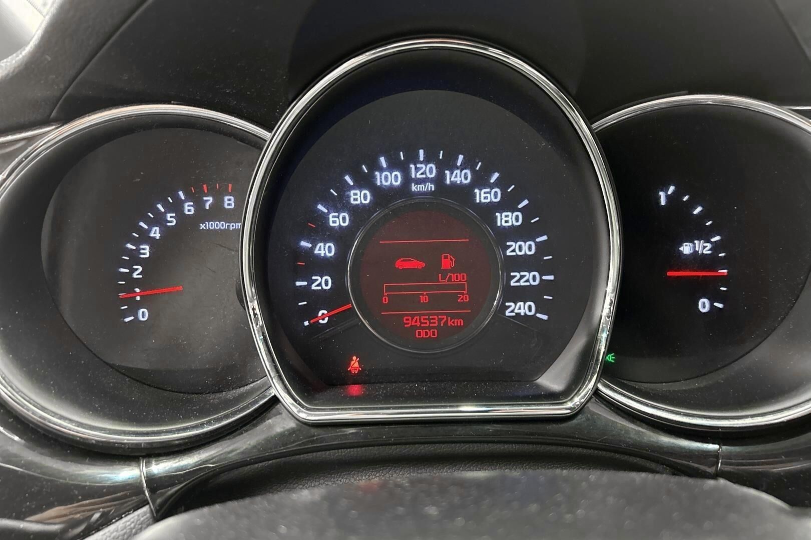 Kia cee'd iso kuva 18