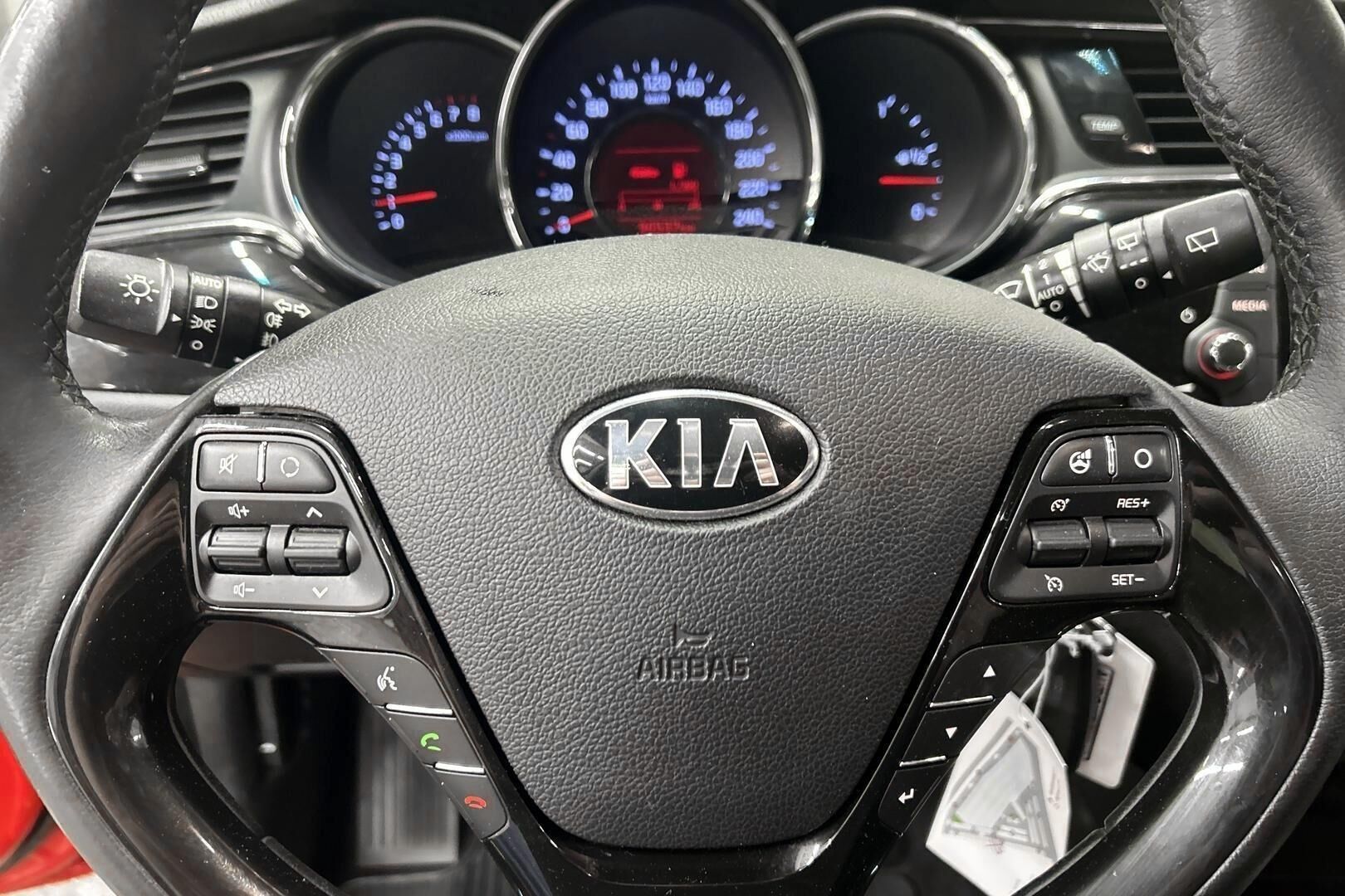 Kia cee'd iso kuva 19