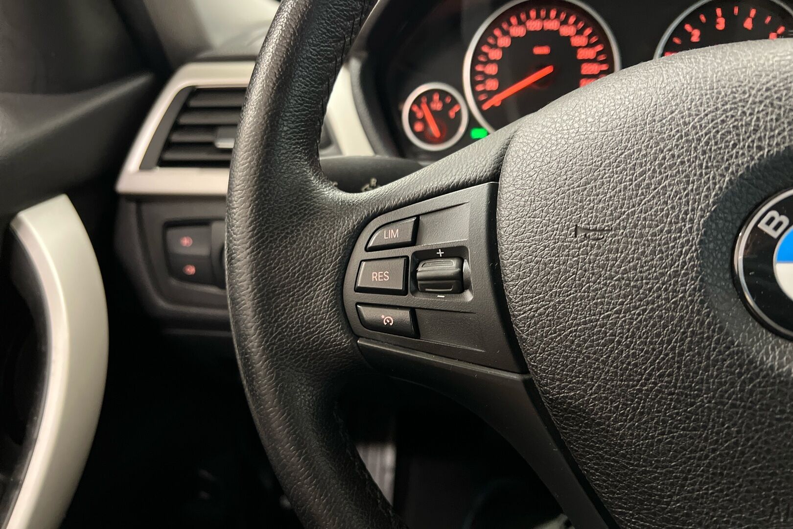 BMW 3-sarja iso kuva 16