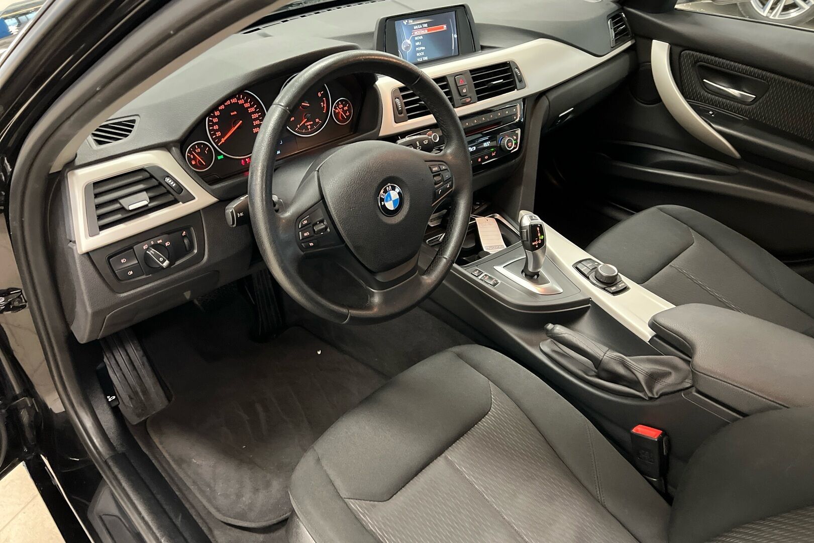 BMW 3-sarja iso kuva 6