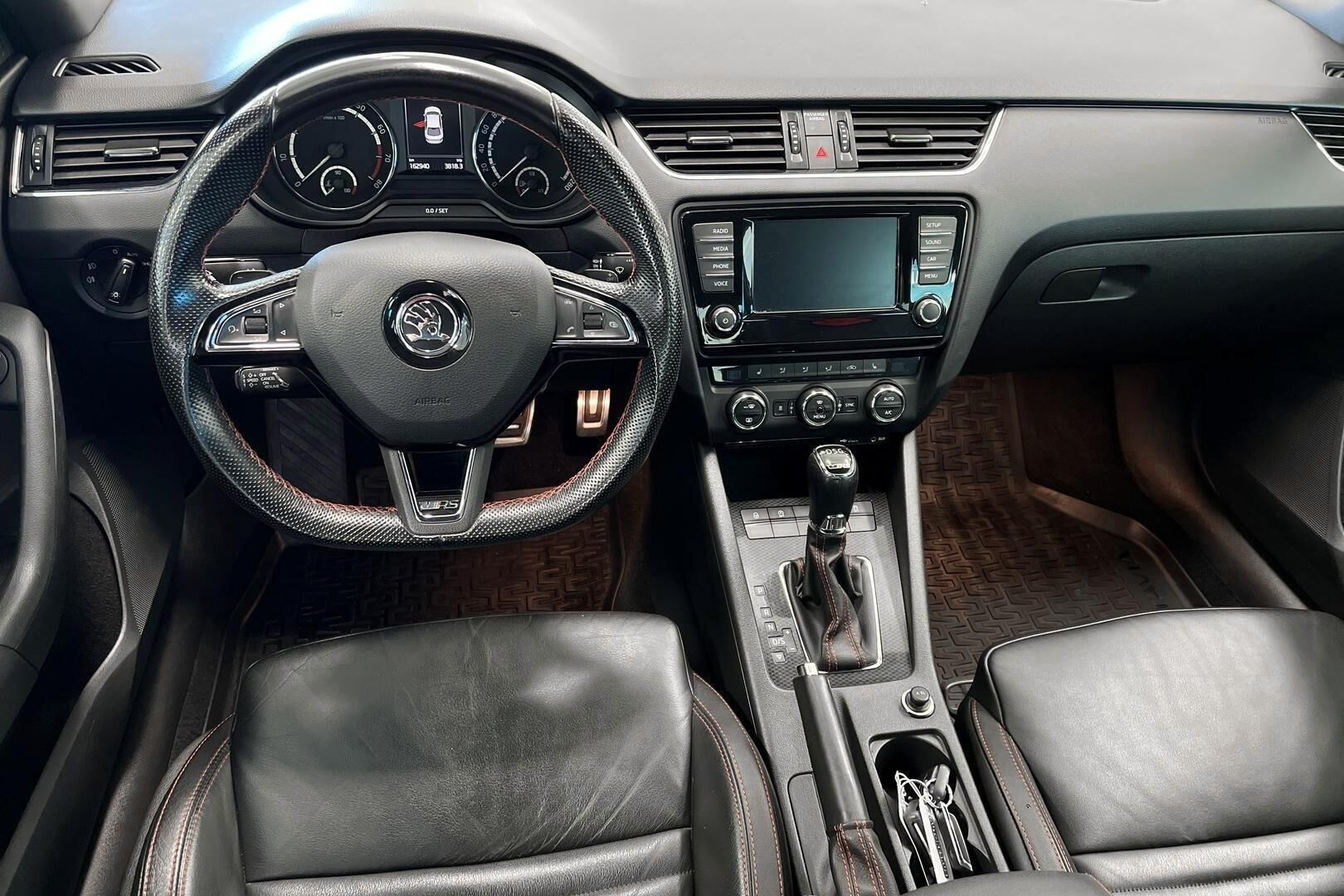 Skoda Octavia iso kuva 11