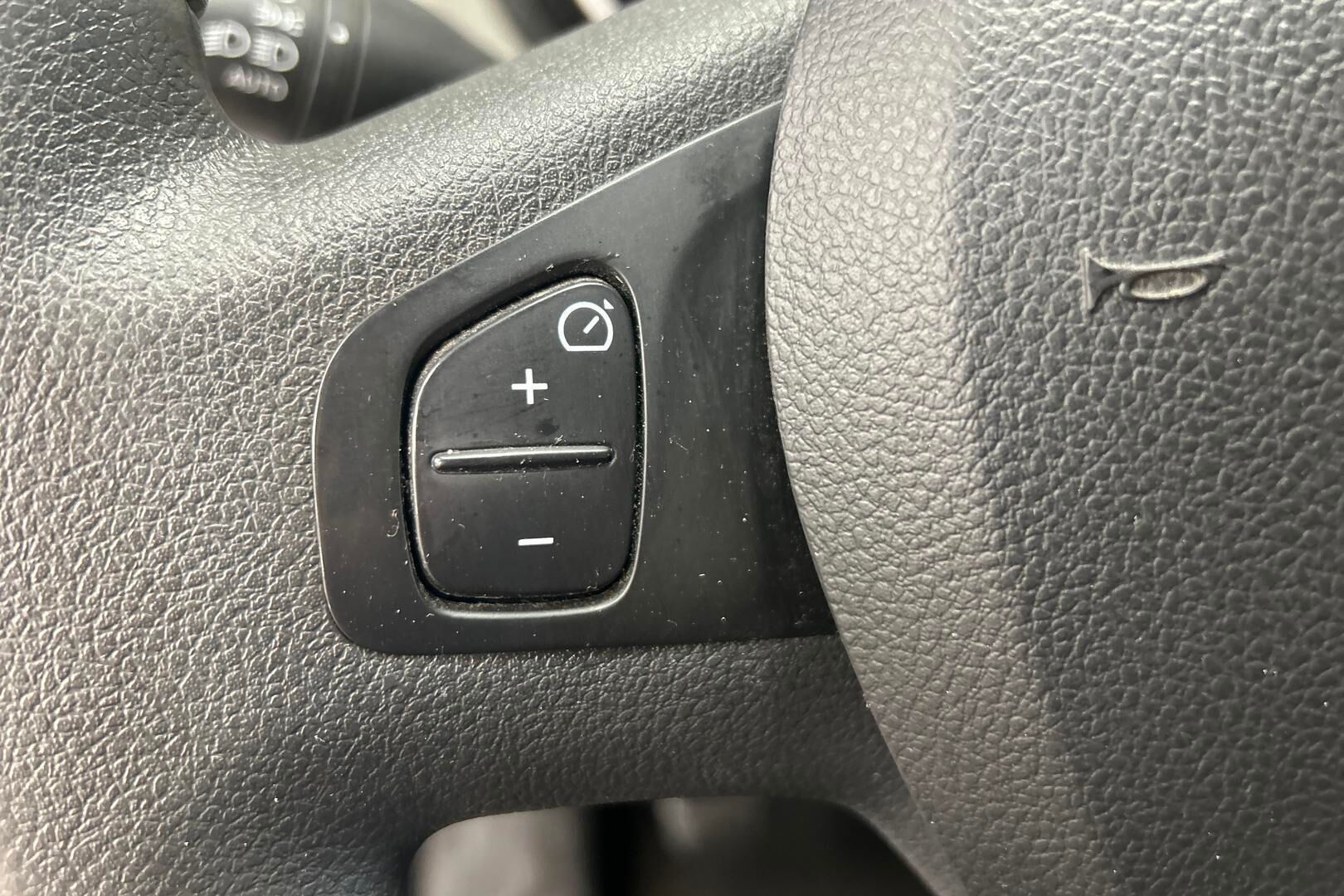 Nissan NV300 iso kuva 16