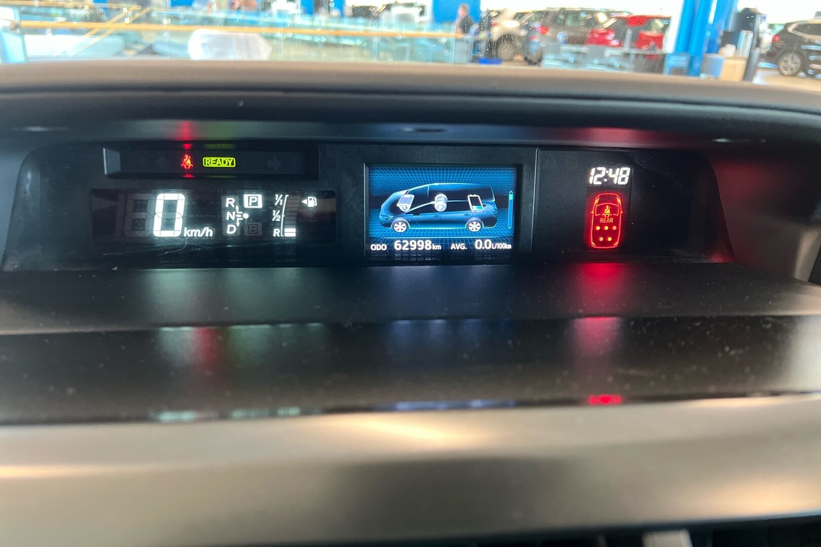 Toyota Prius+ iso kuva 12