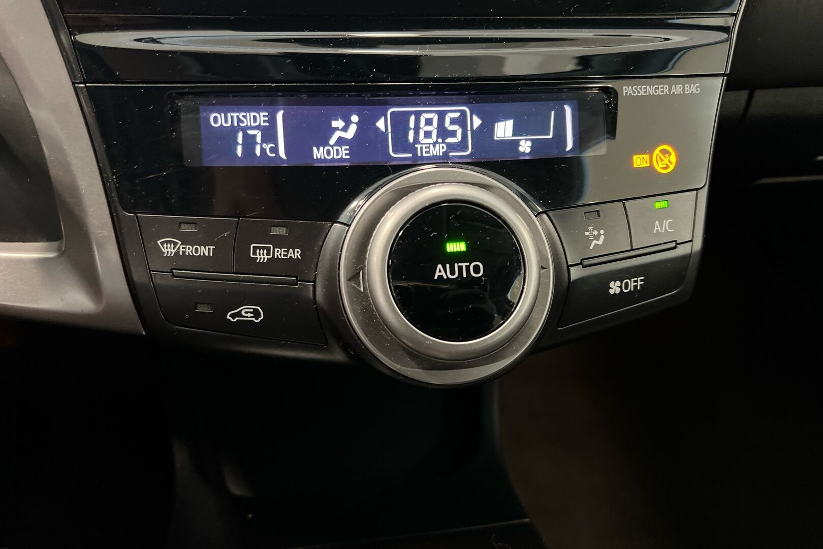Toyota Prius+ iso kuva 14