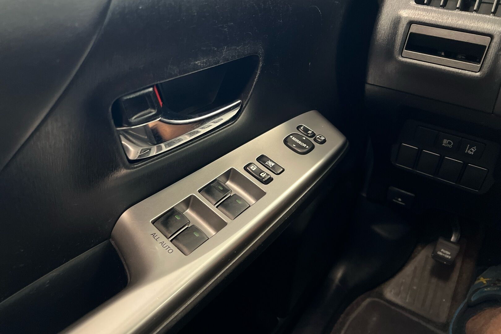 Toyota Prius+ iso kuva 18