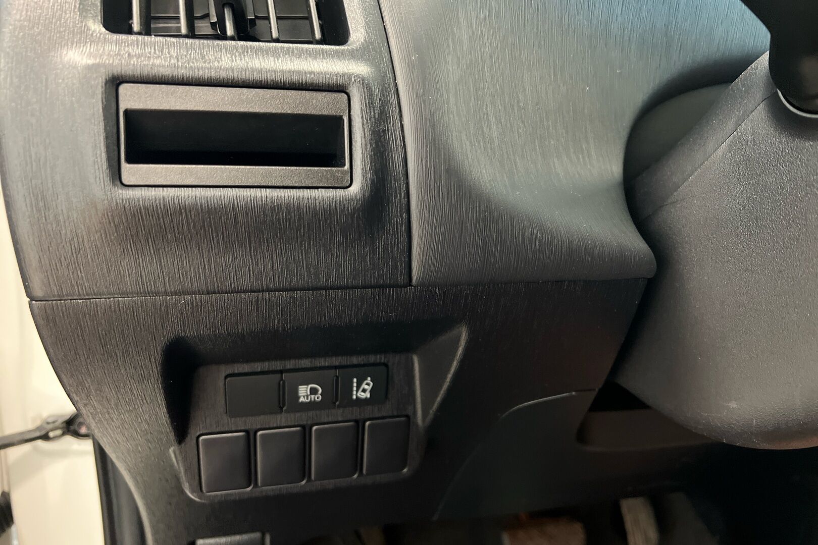 Toyota Prius+ iso kuva 19