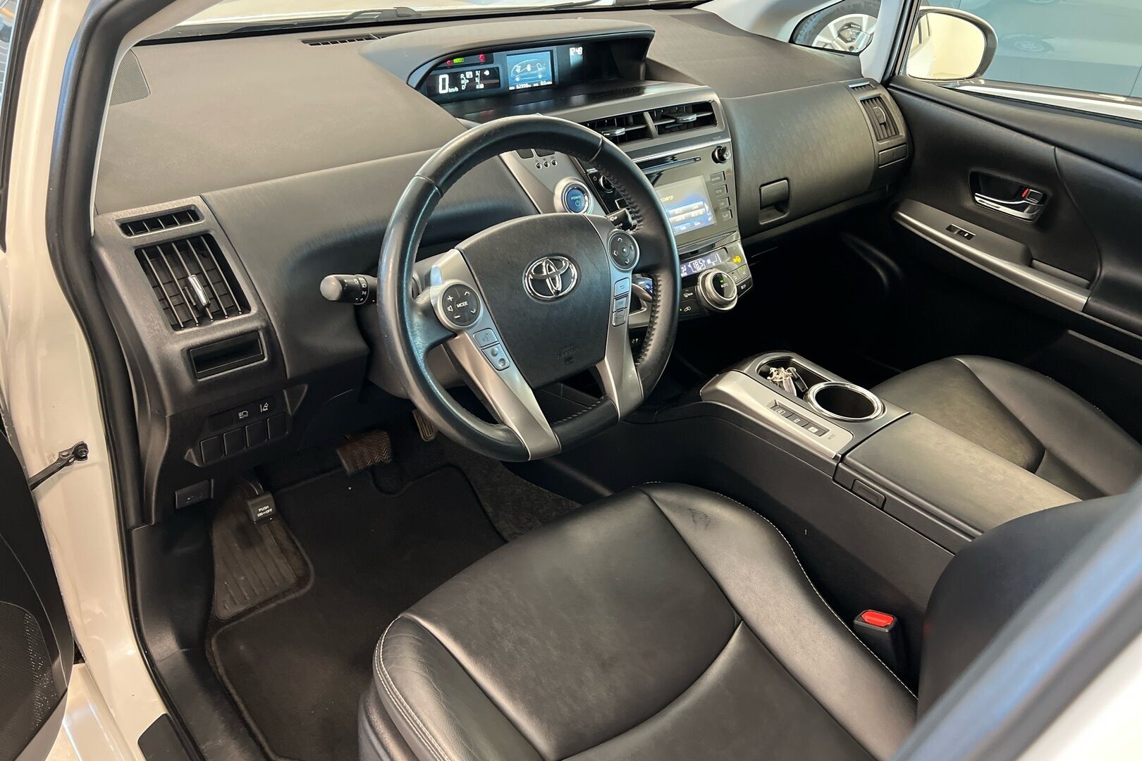 Toyota Prius+ iso kuva 7