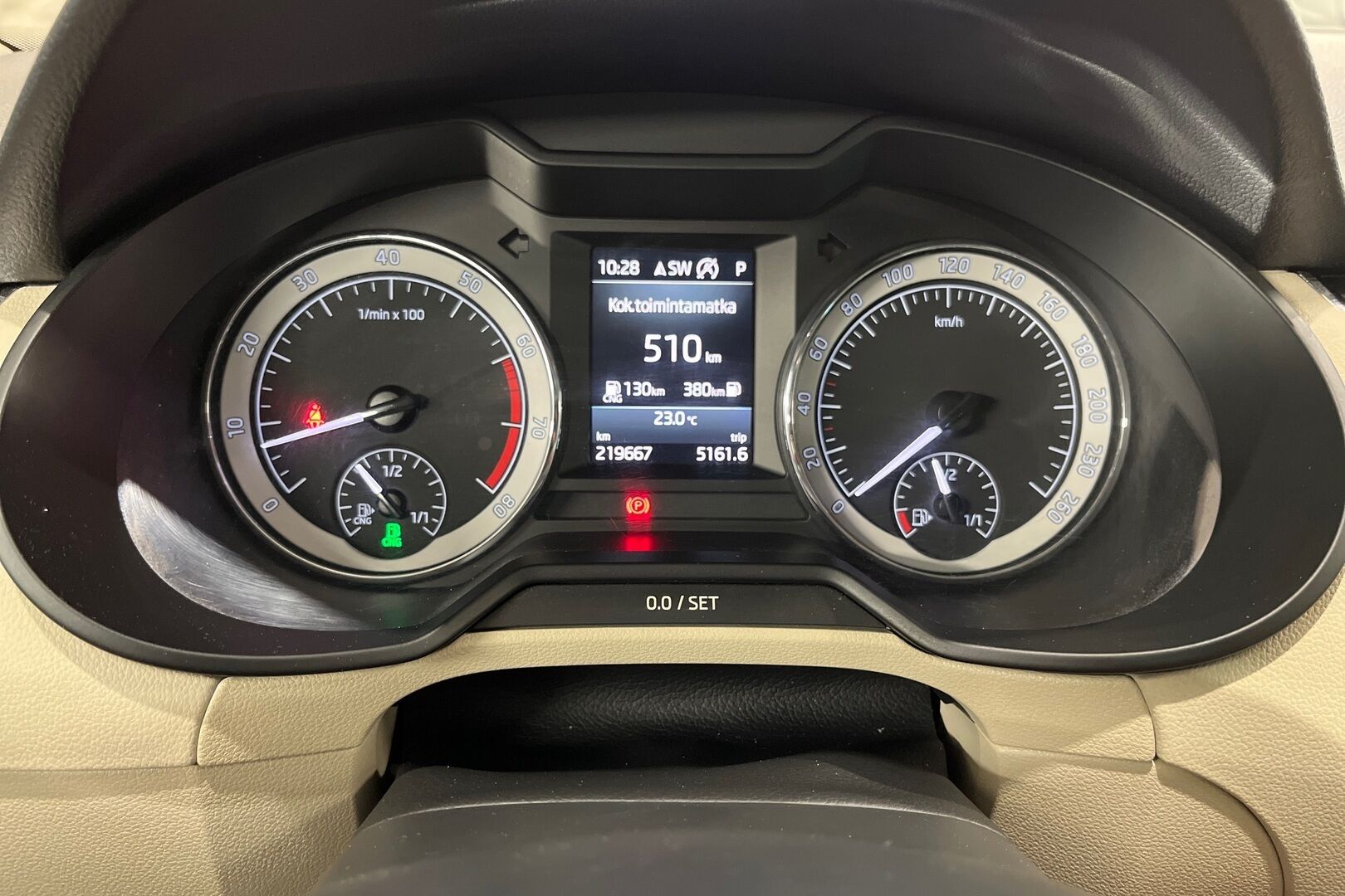 Skoda Octavia iso kuva 8