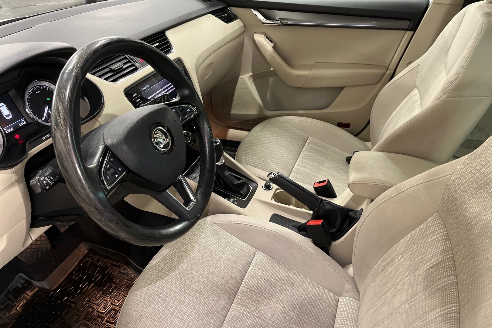 Skoda Octavia iso kuva 6