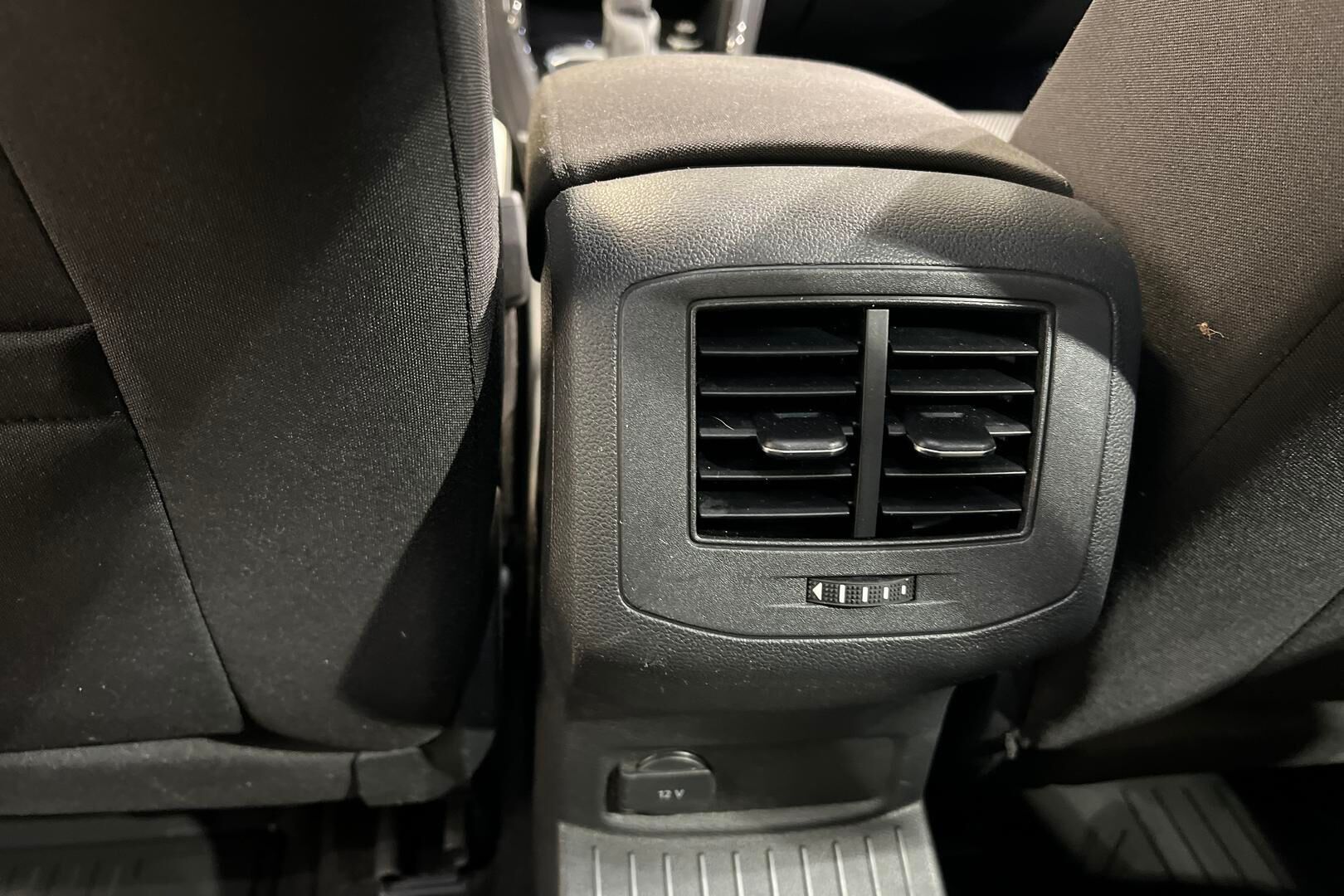 Volkswagen T-Roc iso kuva 16