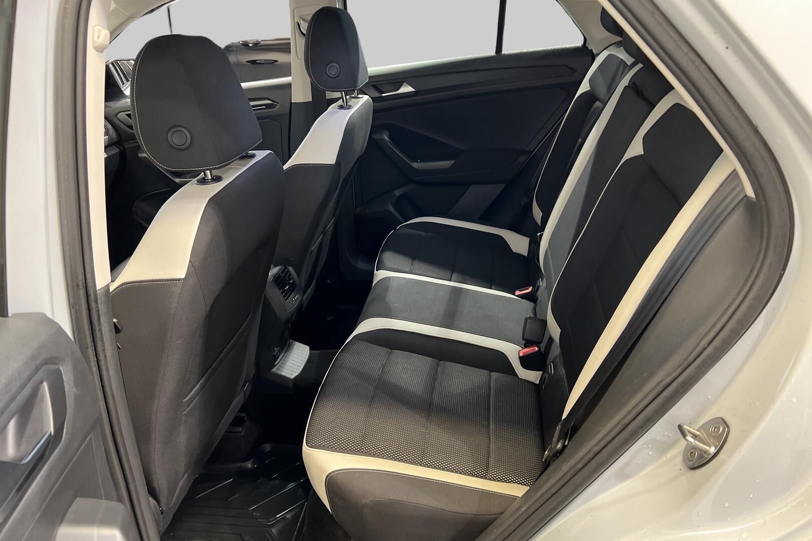 Volkswagen T-Roc iso kuva 6