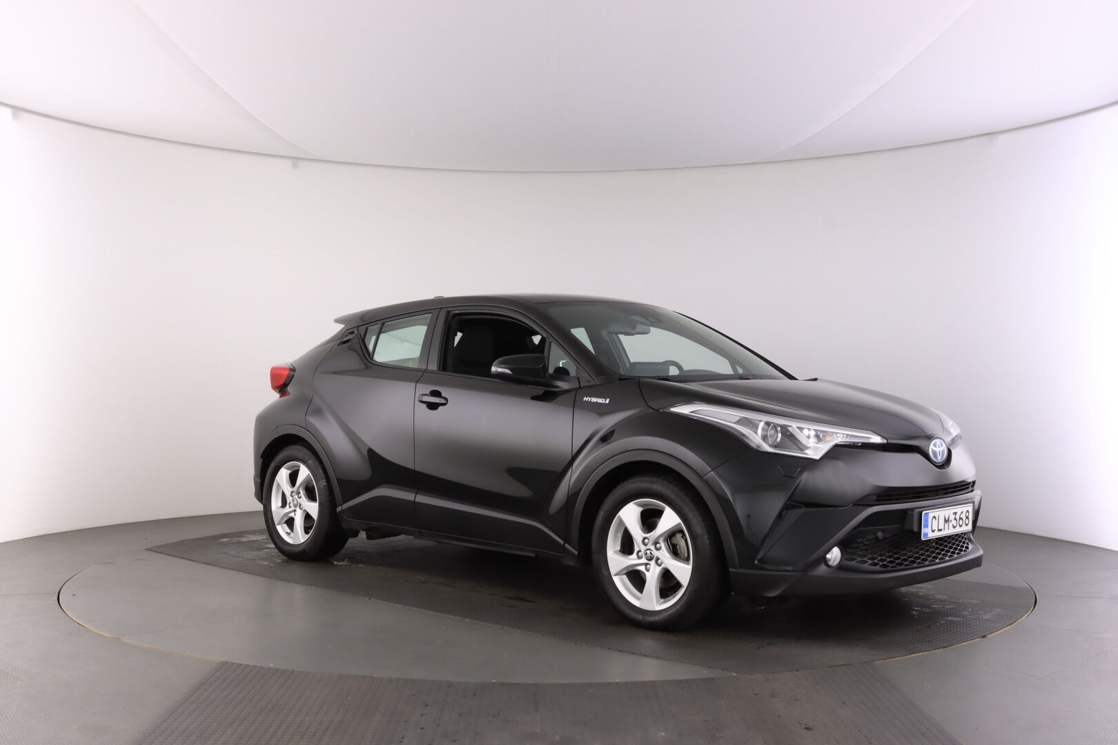 Toyota C-HR iso kuva 2