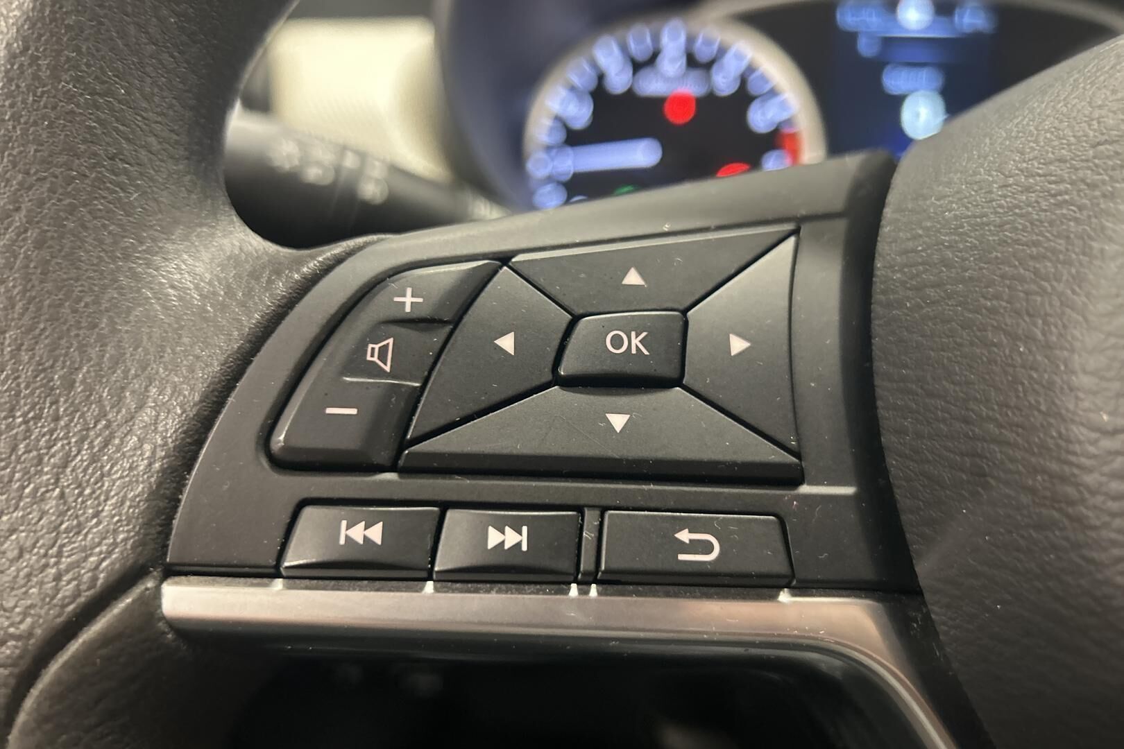 Nissan Micra iso kuva 14