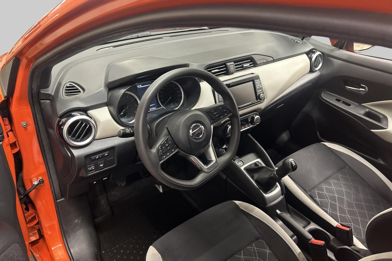 Nissan Micra iso kuva 8