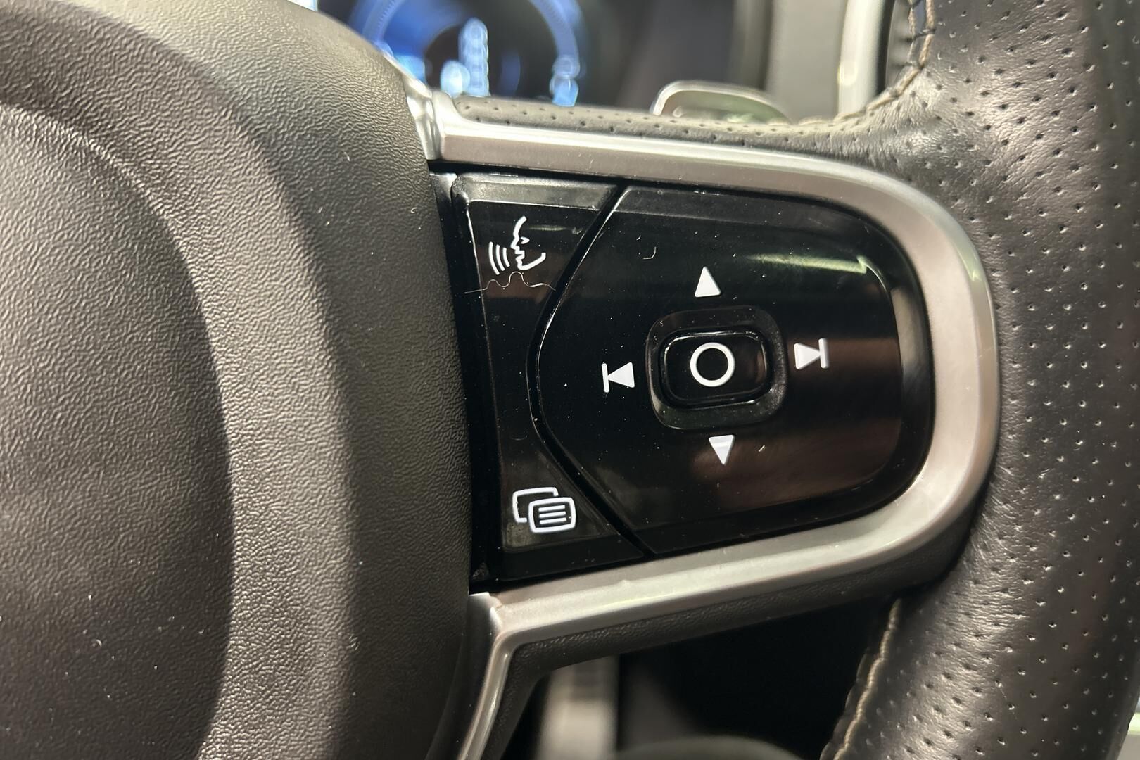 Volvo XC90 iso kuva 16