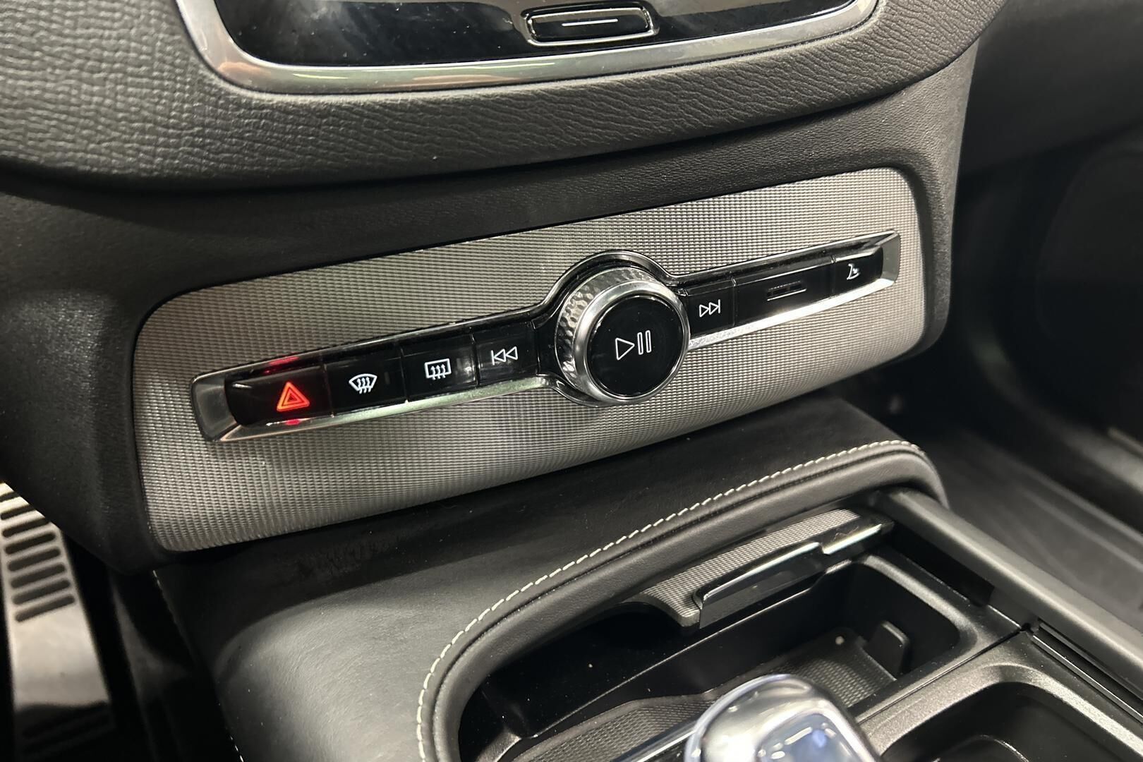 Volvo XC90 iso kuva 19