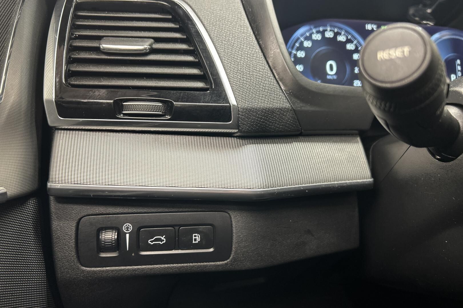 Volvo XC90 iso kuva 21