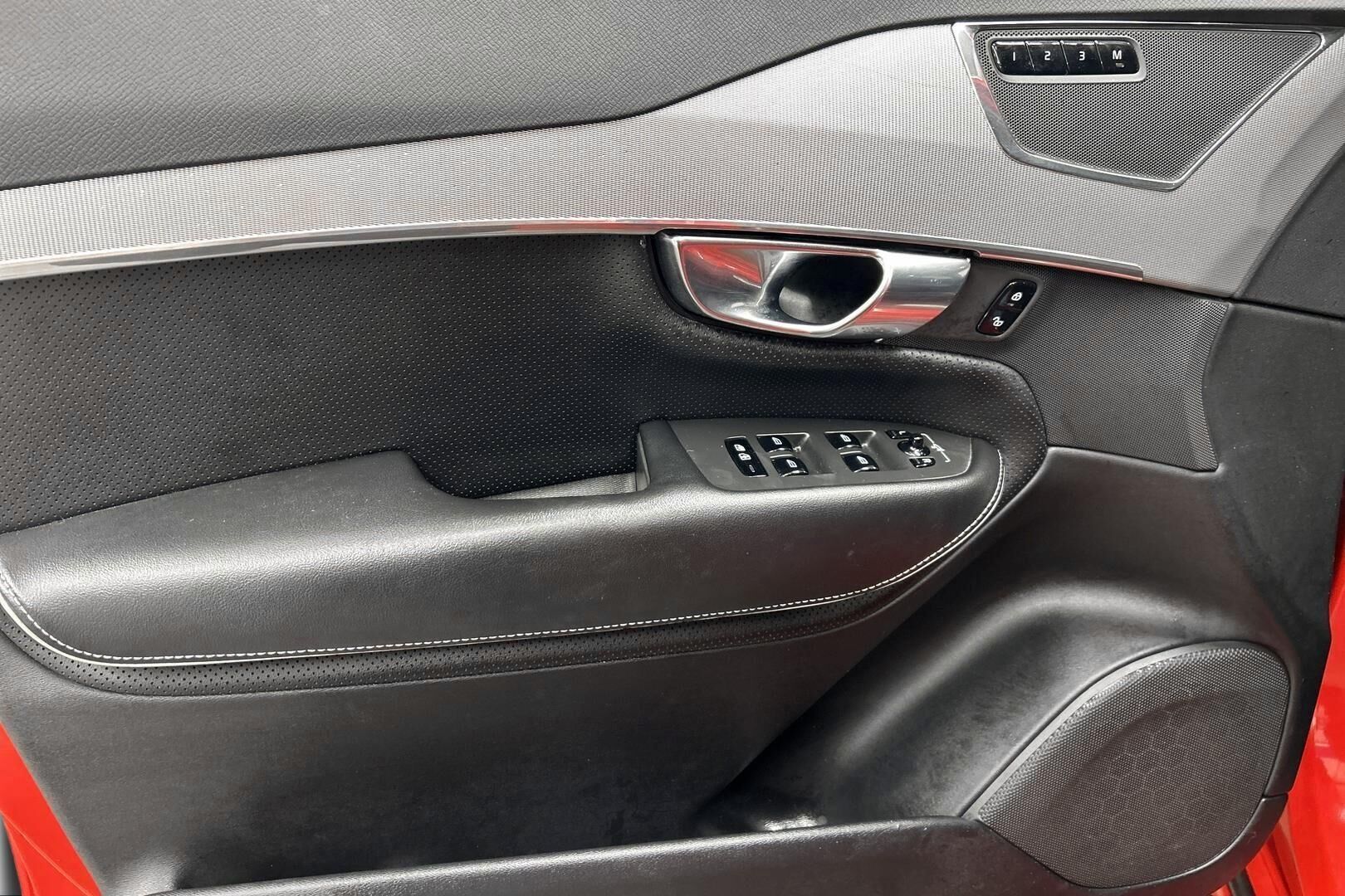 Volvo XC90 iso kuva 24