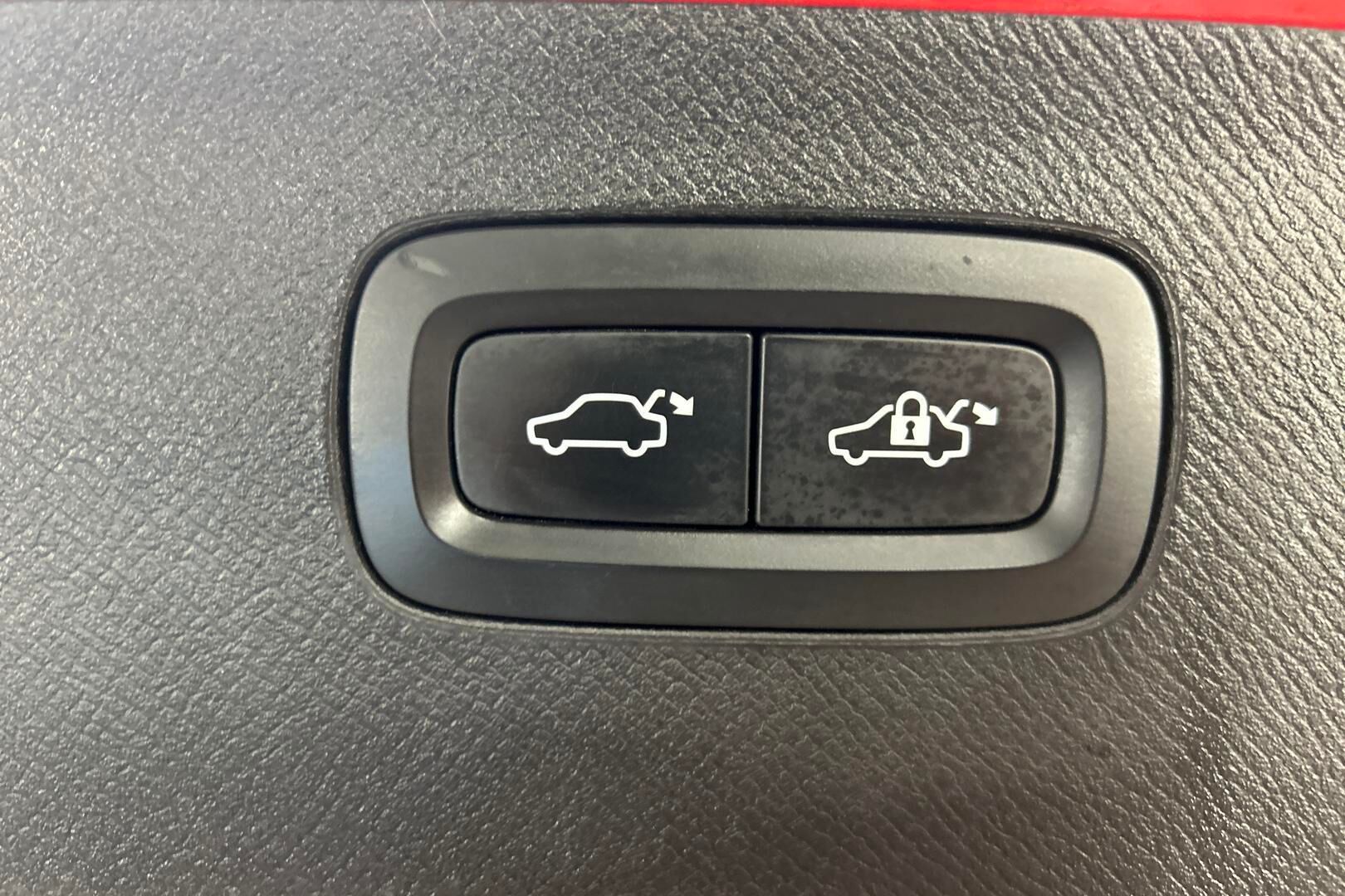 Volvo XC90 iso kuva 27