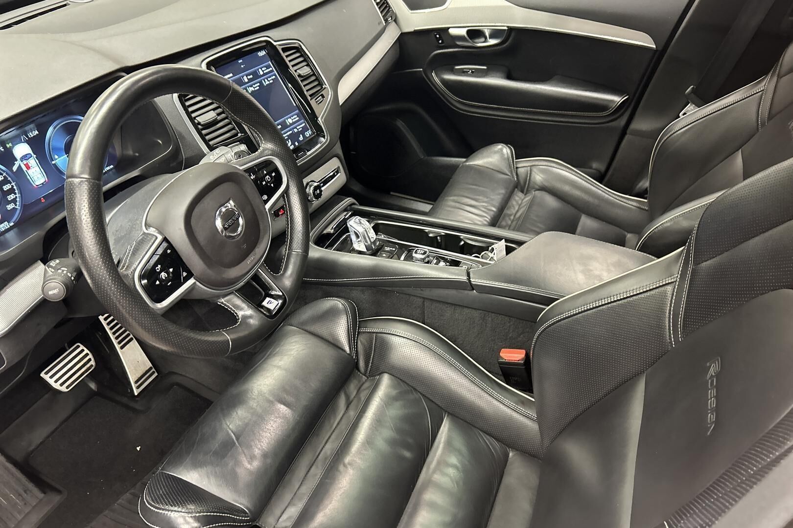 Volvo XC90 iso kuva 9