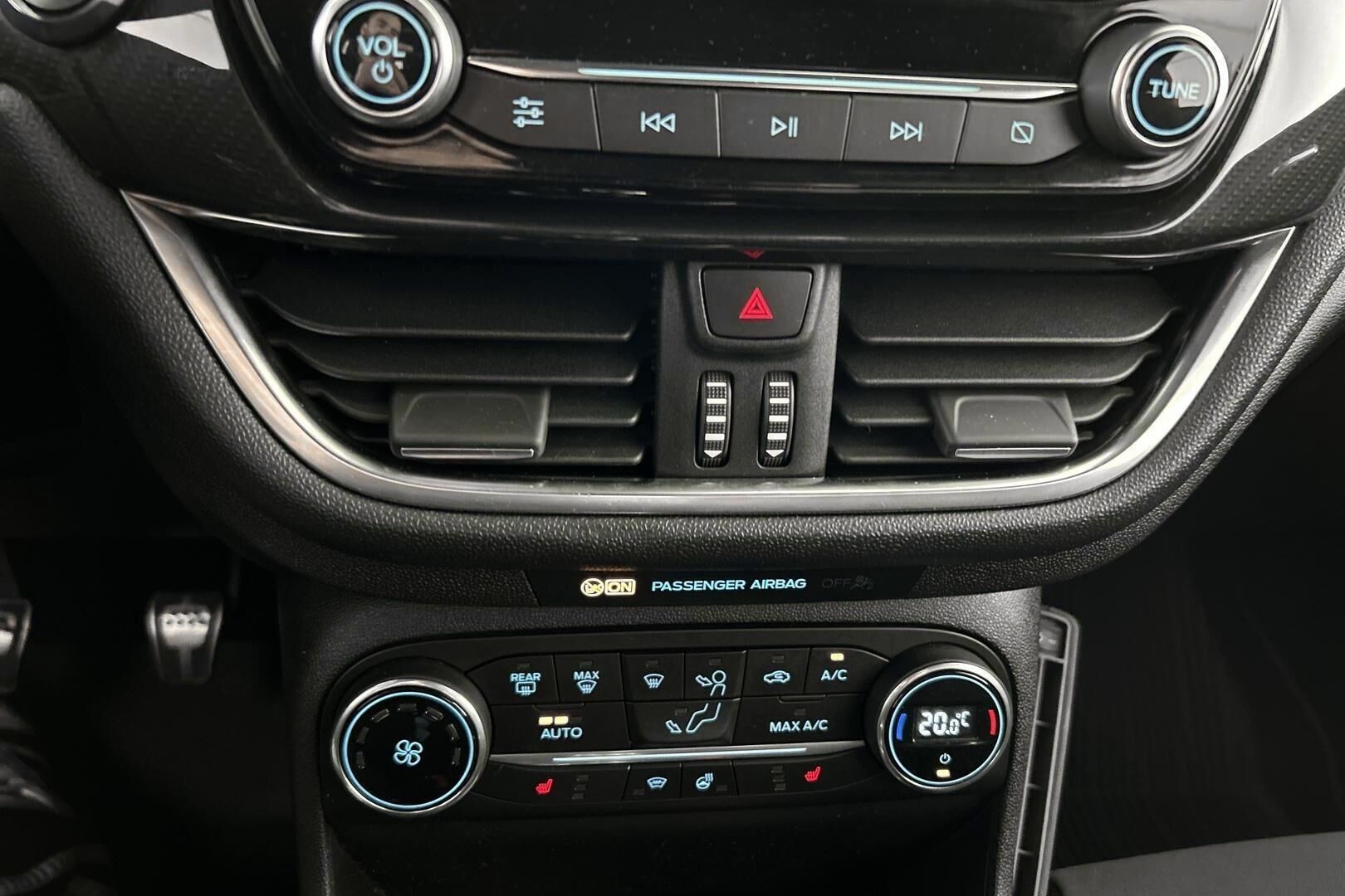 Ford Fiesta iso kuva 17