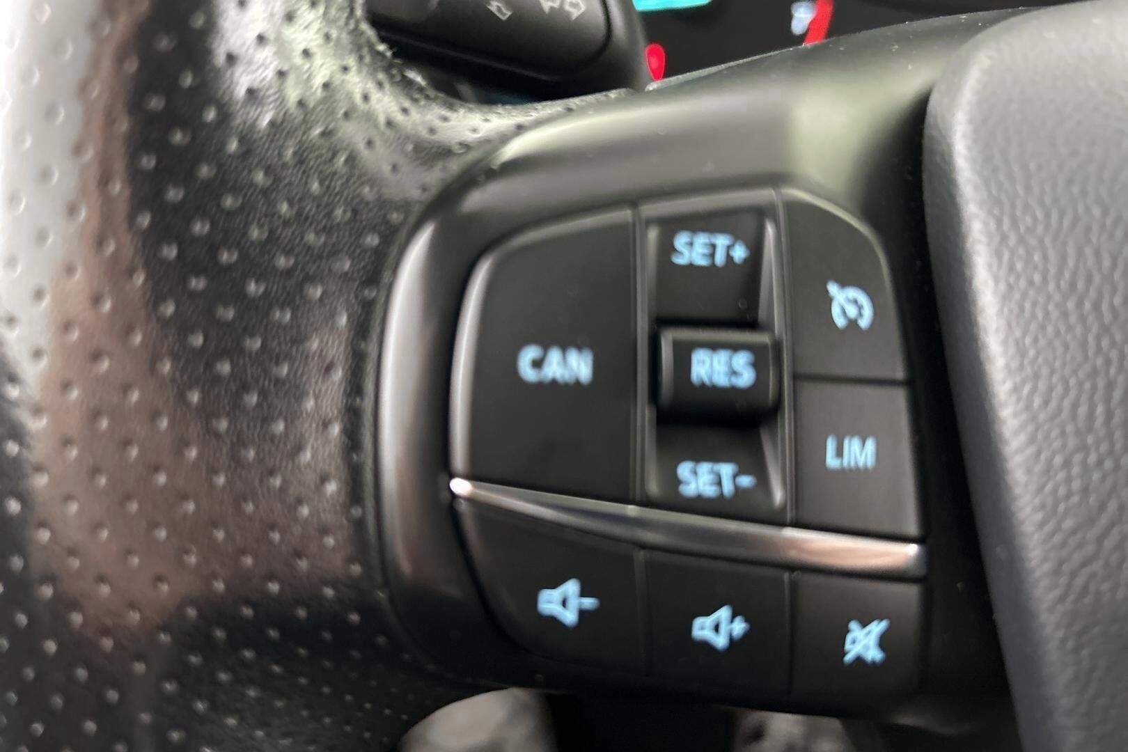 Ford Fiesta iso kuva 17