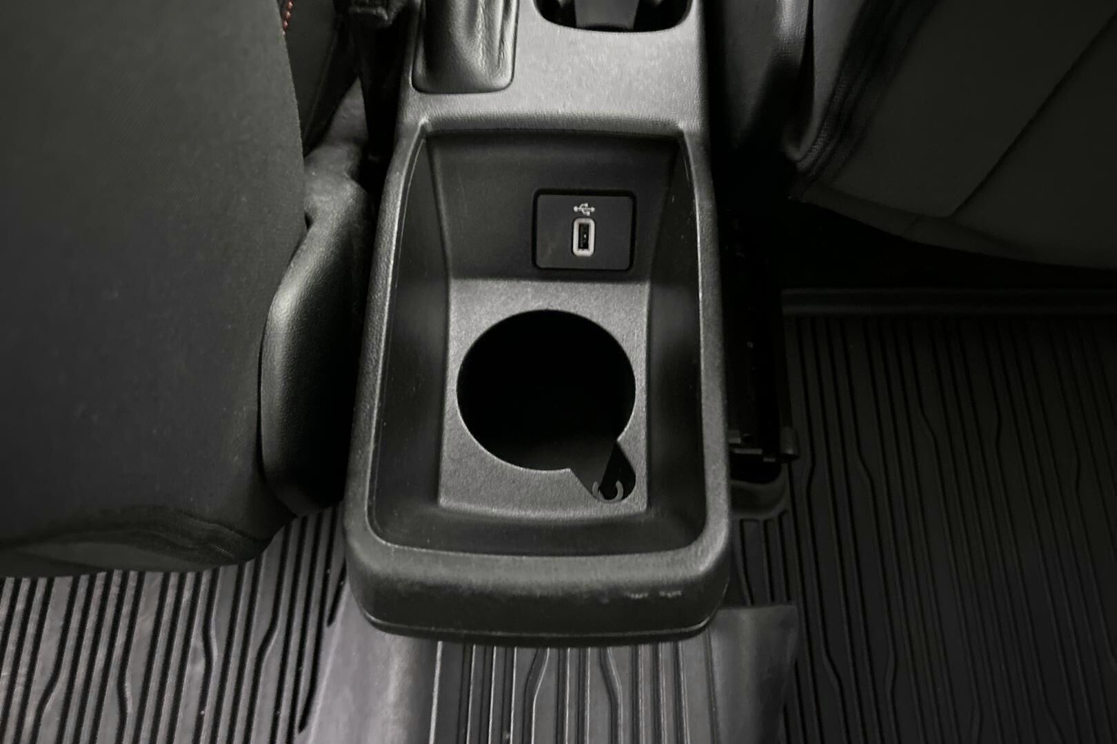 Ford Fiesta iso kuva 23