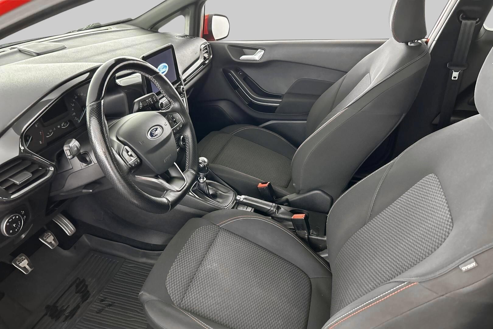 Ford Fiesta iso kuva 8